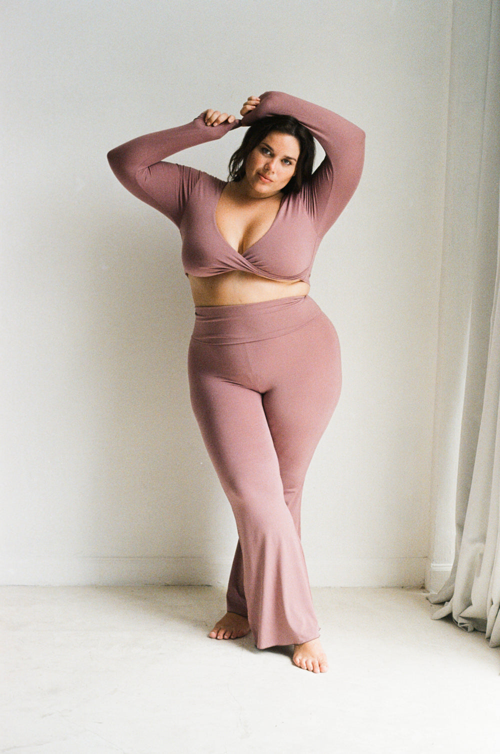 Michelle is wearing size XXL. Bust 115cm (45.3”), Waist 93cm (36.6”), Hips 123cm (48.4”), Height 168cm (5.5”) | Size XXL