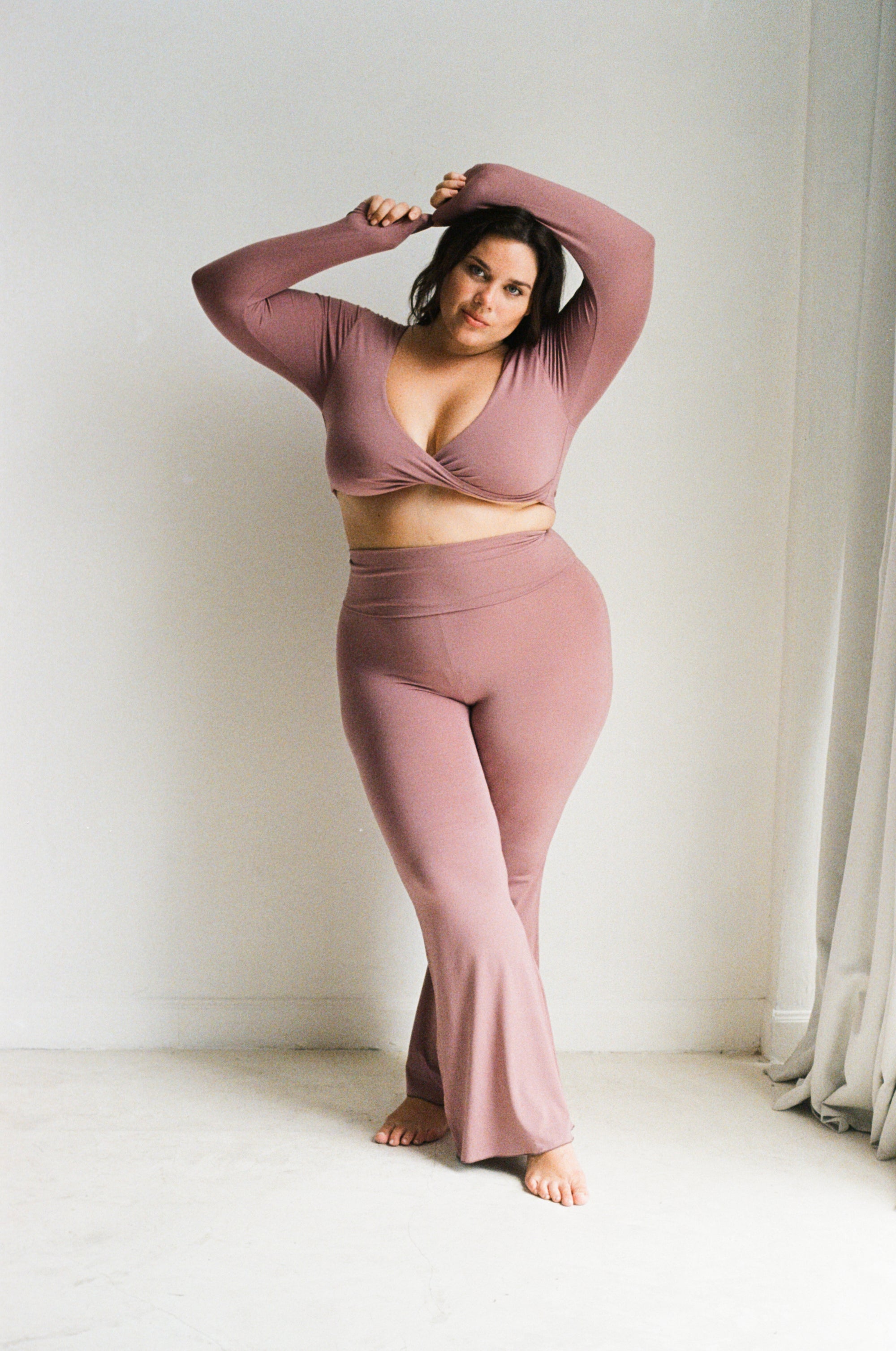 Michelle is wearing size XXL. Bust 115cm (45.3”), Waist 93cm (36.6”), Hips 123cm (48.4”), Height 168cm (5.5”) | Size XXL