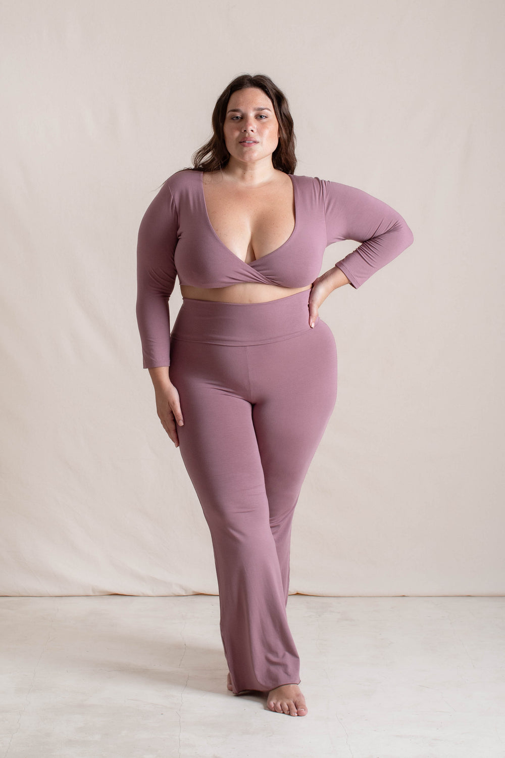 Michelle is wearing size XXL. Bust 115cm (45.3”), Waist 93cm (36.6”), Hips 123cm (48.4”), Height 168cm (5.5”) | Size XXL