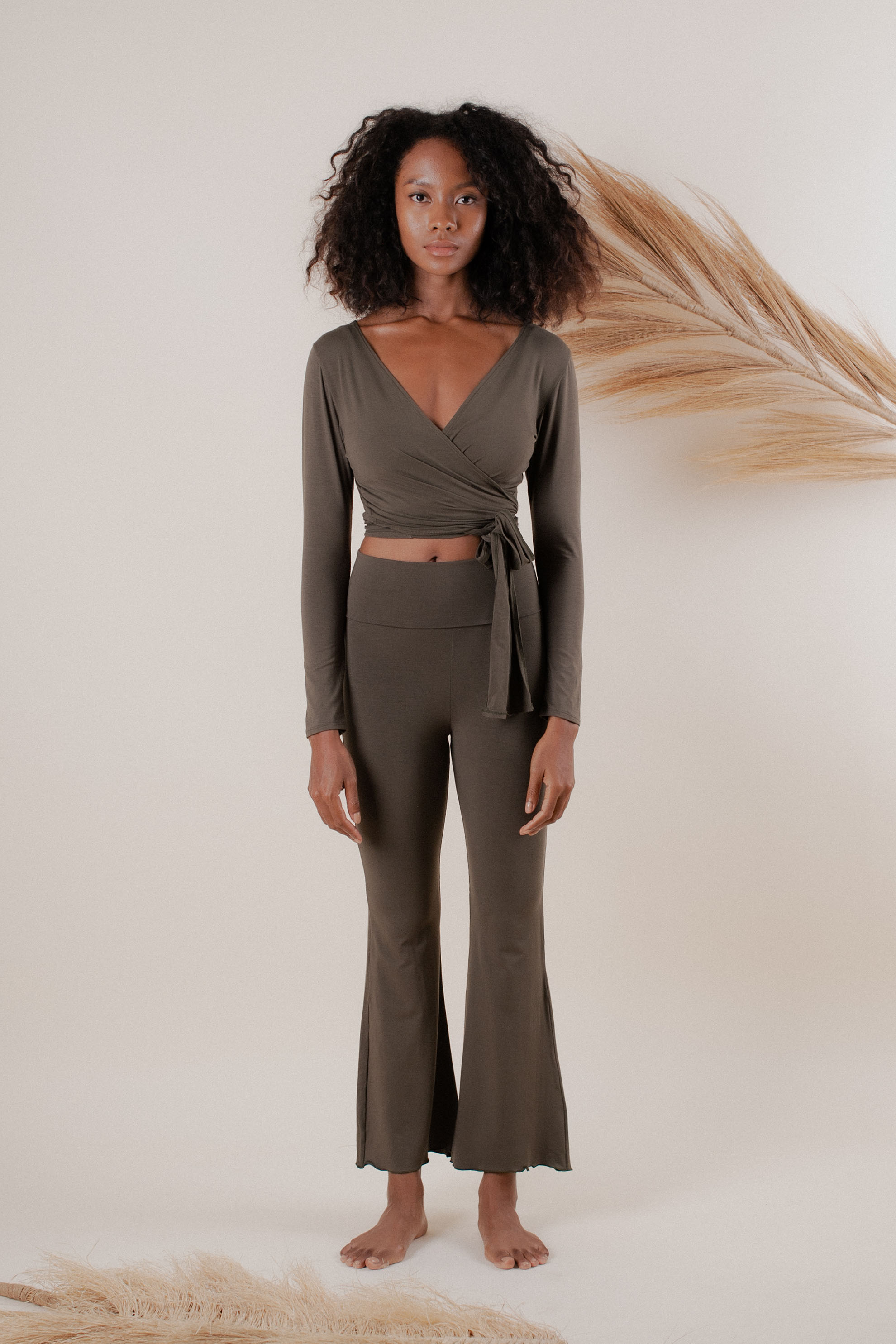 Alexa is wearing size S. Hips 85cm(33.5”), Height 178cm(5.85”) | Size S