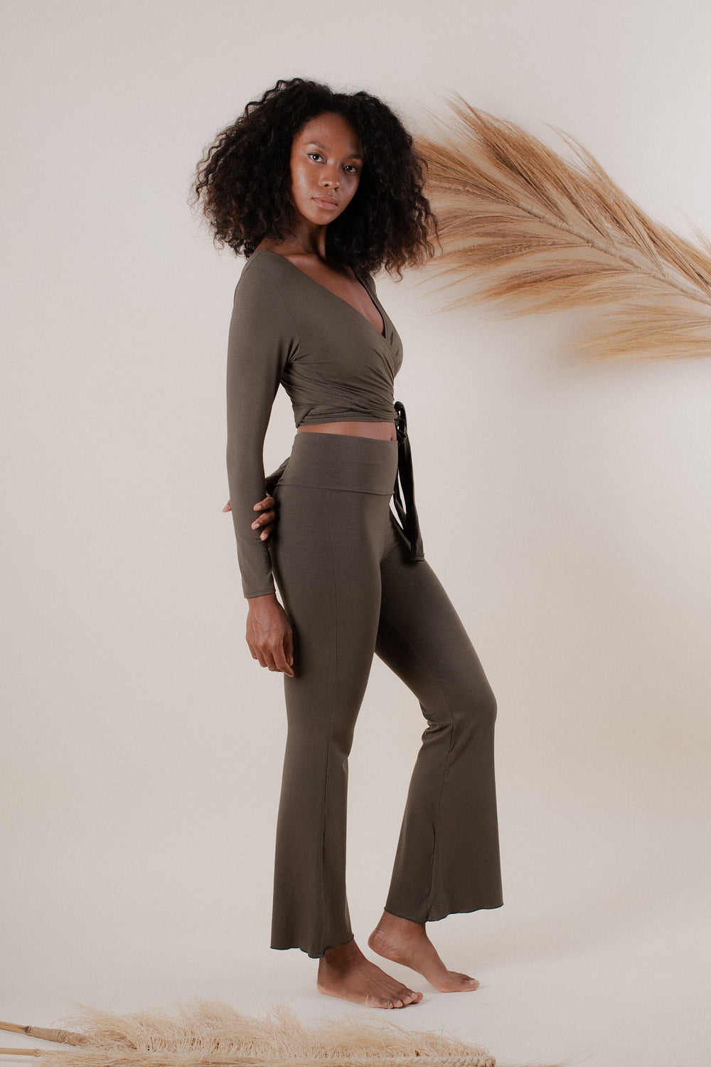 Alexa is wearing size S. Hips 85cm(33.5”), Height 178cm(5.85”) | Size S