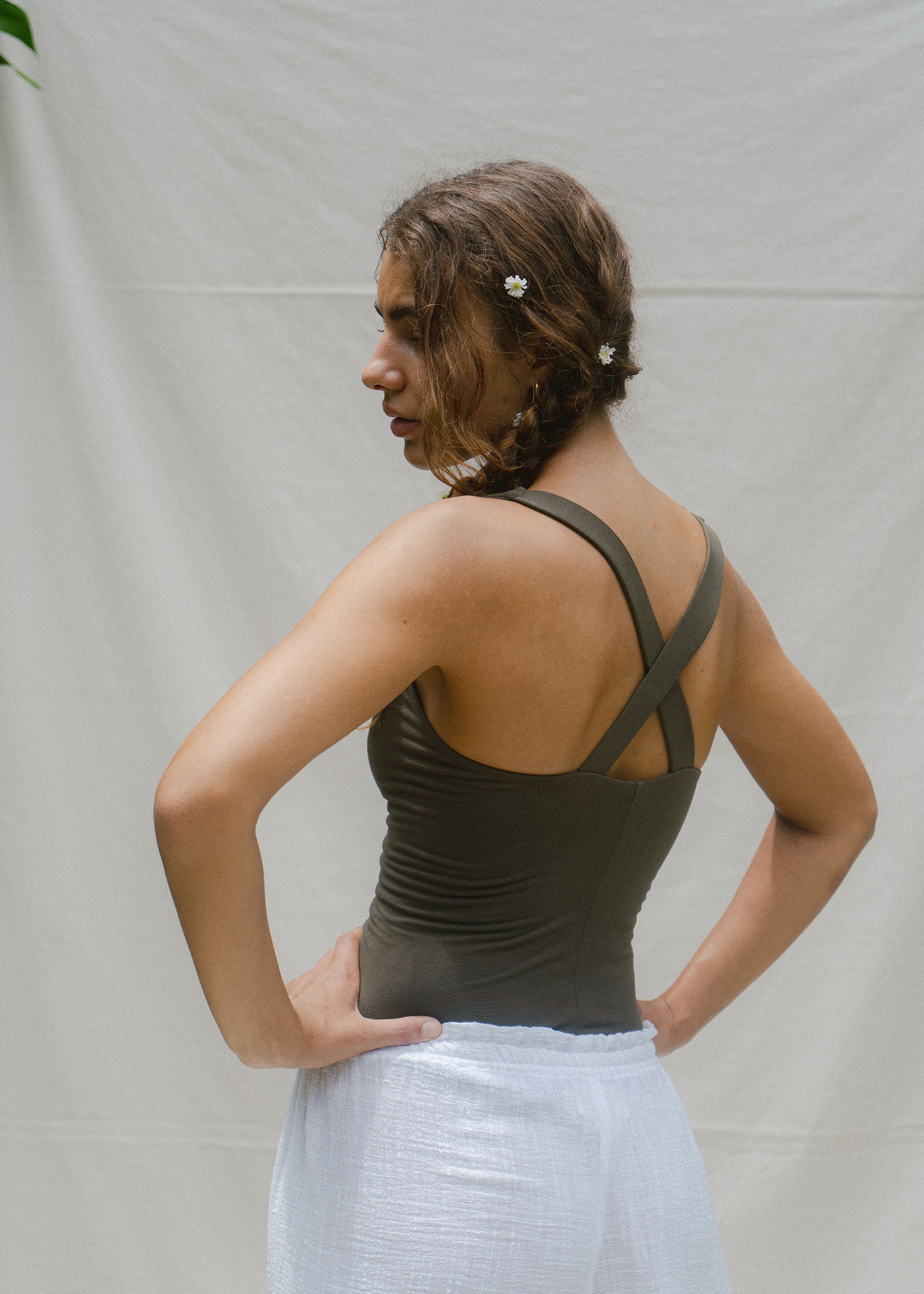 Lucy is wearing size XS. Height 172cm (5.6”), Bust 83cm (32.6”), Waist 57cm (22.4”), Hips 96cm (37.8”) | Size XS