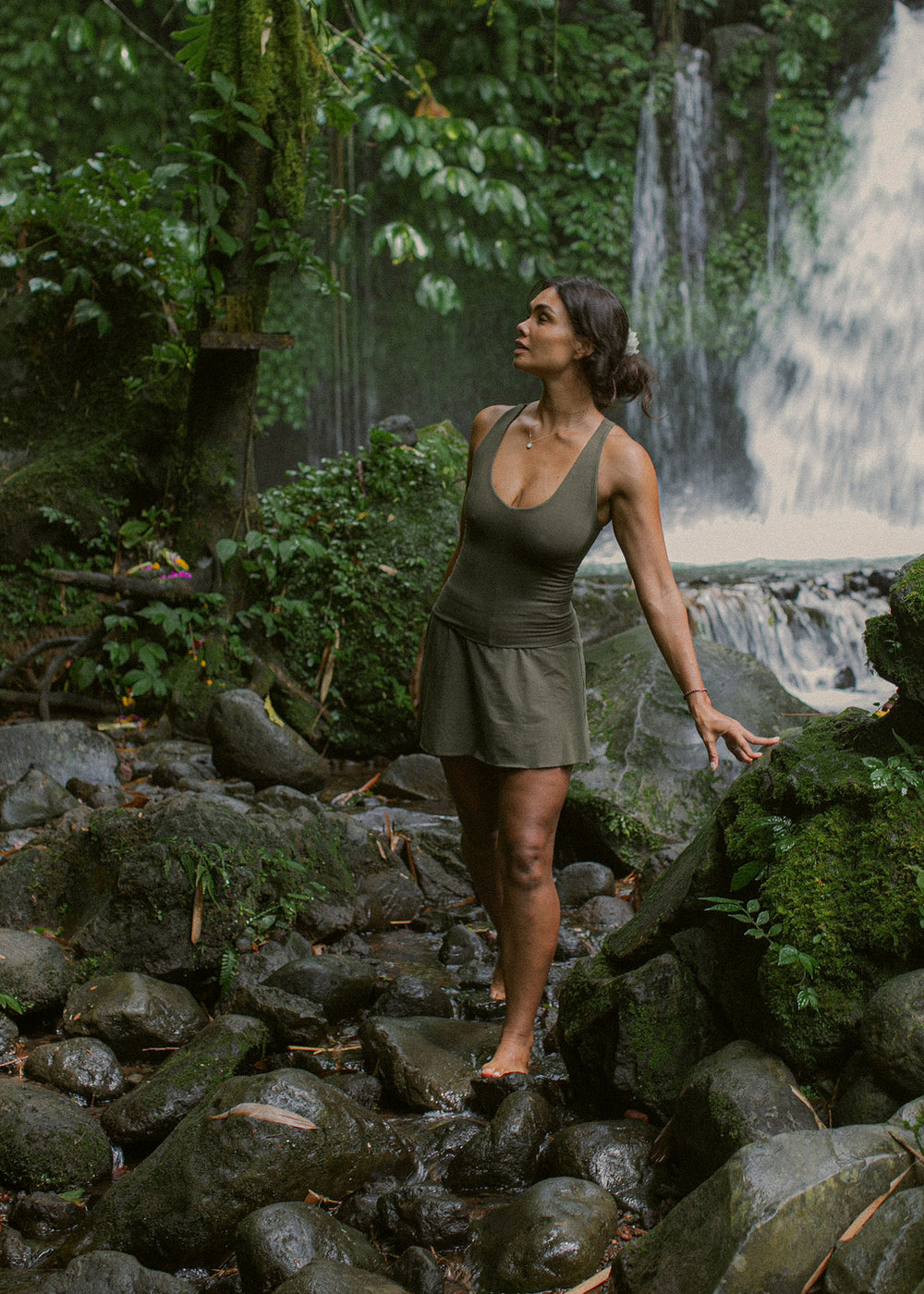 Kristin is wearing size M. Height 177cm (5.8”), Bust 87cm (34.2”), Waist 74cm (29”), Hips 94cm (37”)  | Size M