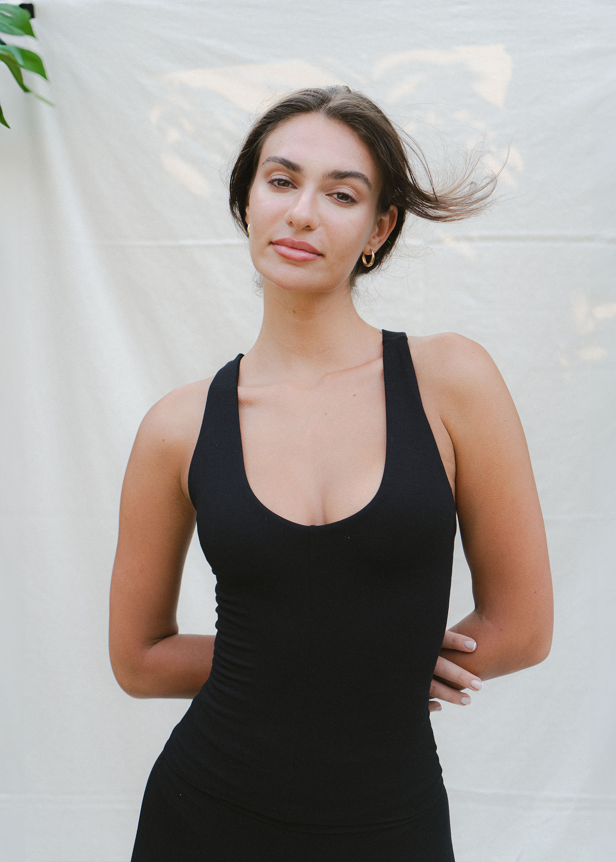 Alina is wearing size XS. Height 179cm (5.9”), Bust 83cm (32.6”), Waist 59cm (23.2”), Hips 95cm (37.4”) | Size XS