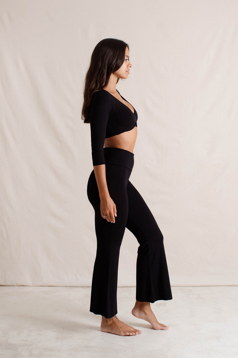 Sabi is wearing size S. Bust 86cm (33.85”), Waist 63cm (24.8”), Hips 94cm (37.00”), Height 171cm (5.6”) | Size S