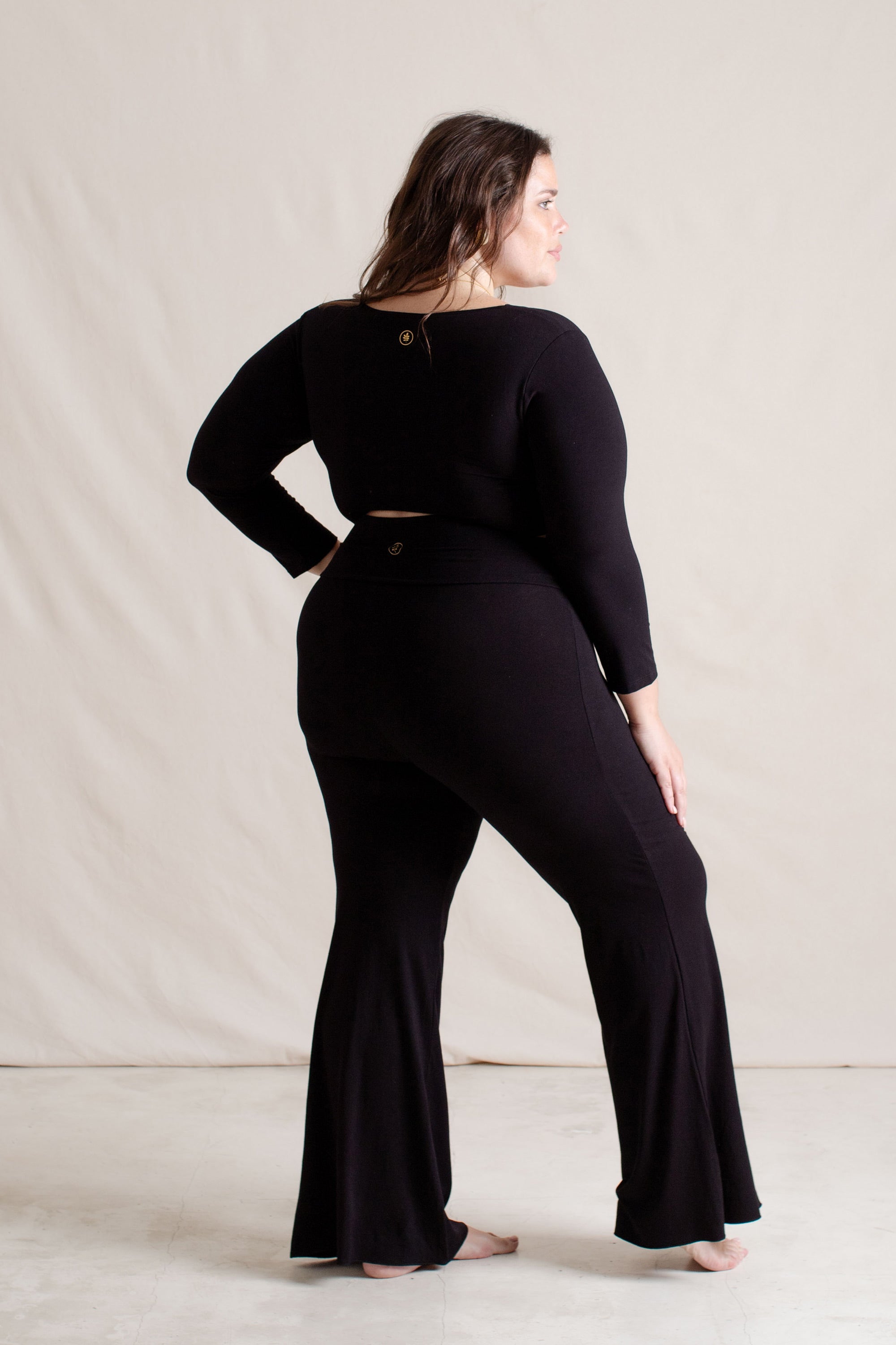 Michelle is wearing size XXL. Bust 115cm (45.3”), Waist 93cm (36.6”), Hips 123cm (48.4”), Height 168cm (5.5”) | Size XXL