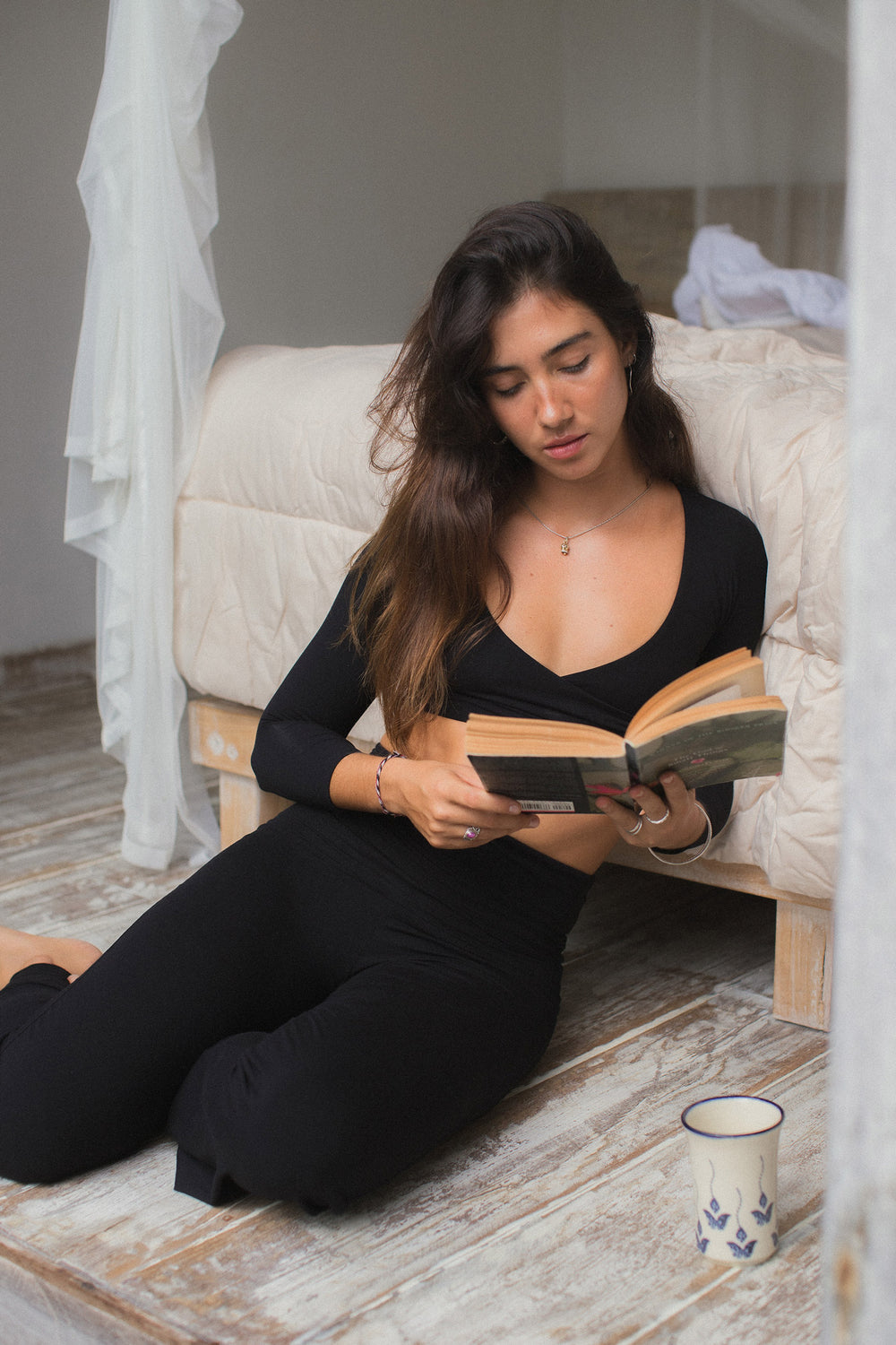 Alessia is wearing size XS. Bust 79cm (31.1”), Waist 65cm (25.6”), Hips 96cm (37.4”), Height 166cm (5.5”) | Size XS