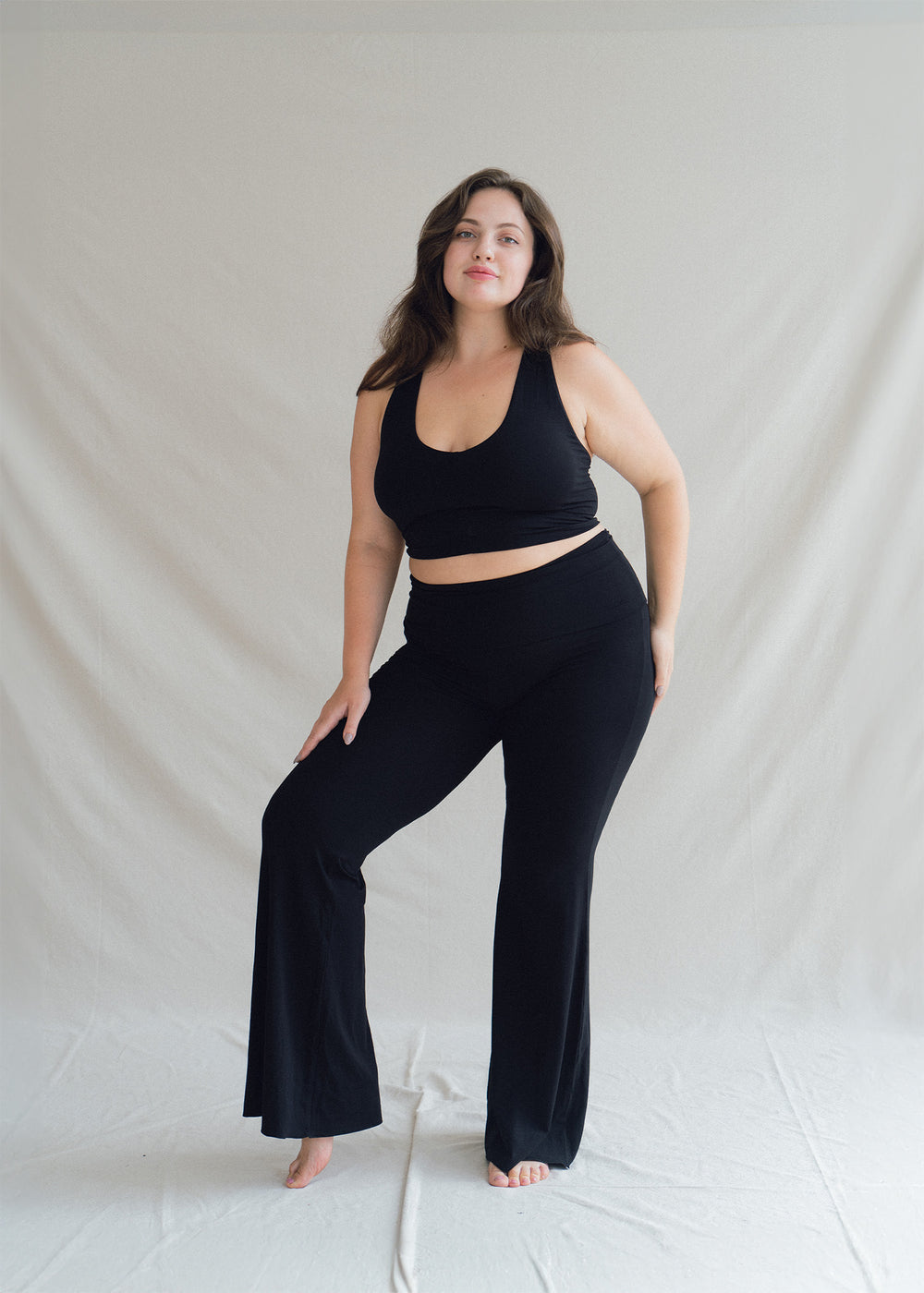 Alena wears size XXL. Height 172cm (5.6”), Bust 109cm (43”), Waist 90cm (35.4”), Hips 120cm (47.3”) | Size XXL