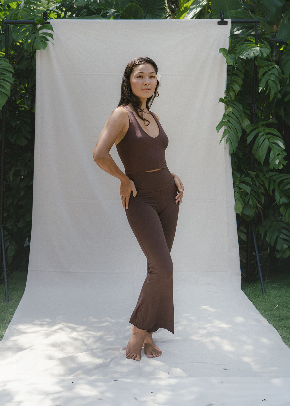 Yuki is wearing size XS. Height 163cm (5.3”) Waist 69cm (27.2”), Hips 75cm (29.5”) | Size XS