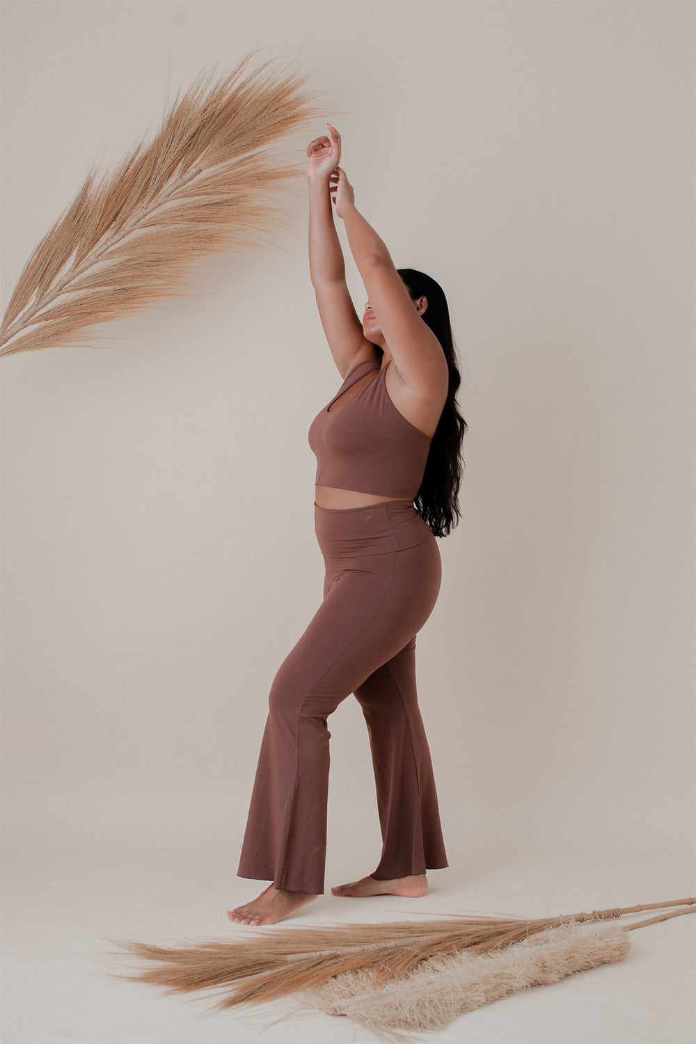 Sari wears size L. Bust 98cm/38,5”, Waist 75cm/29,5”, Hips 109cm/43” | Size L