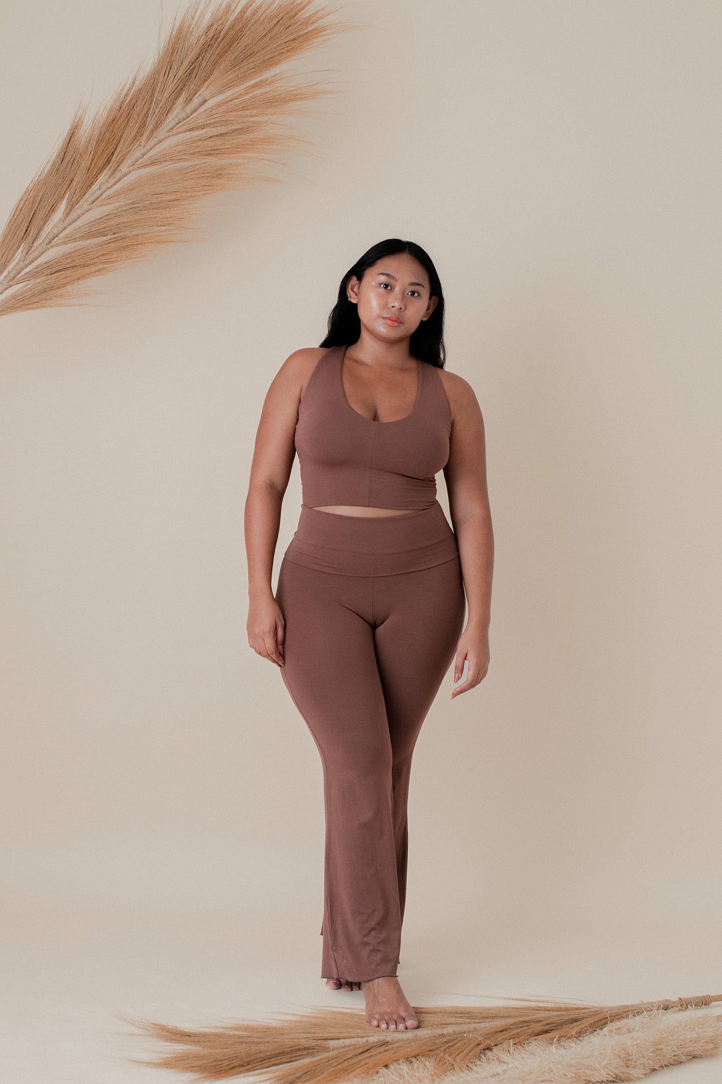 Sari wears size L. Bust 98cm/38,5”, Waist 75cm/29,5”, Hips 109cm/43” | Size L