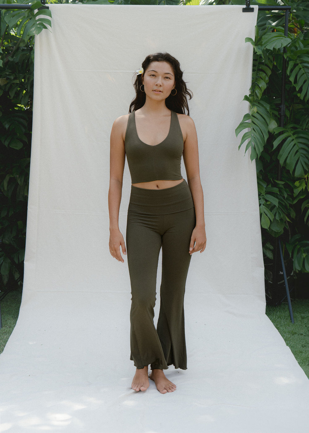 Yuki wears size XS. She is 163 cm (5.3”) tall, Bust 85cm(33.6”), Waist 69cm(27.2”). | Size XS