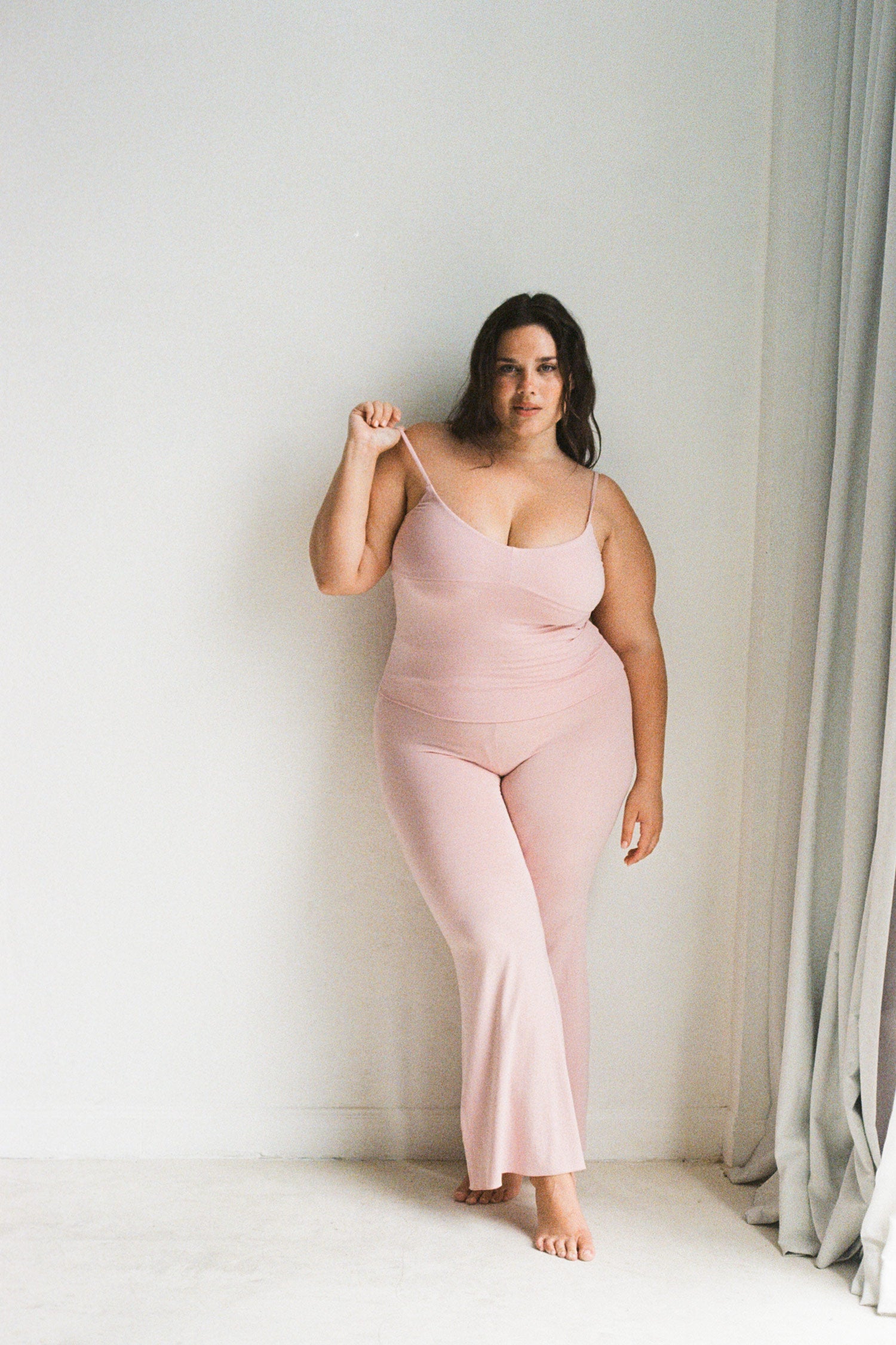 Michelle is wearing size XXL. Bust 115cm (45.3”), Waist 93cm (36.6”), Hips 123cm (48.4”), Height 168cm (5.5”) | Size XXL