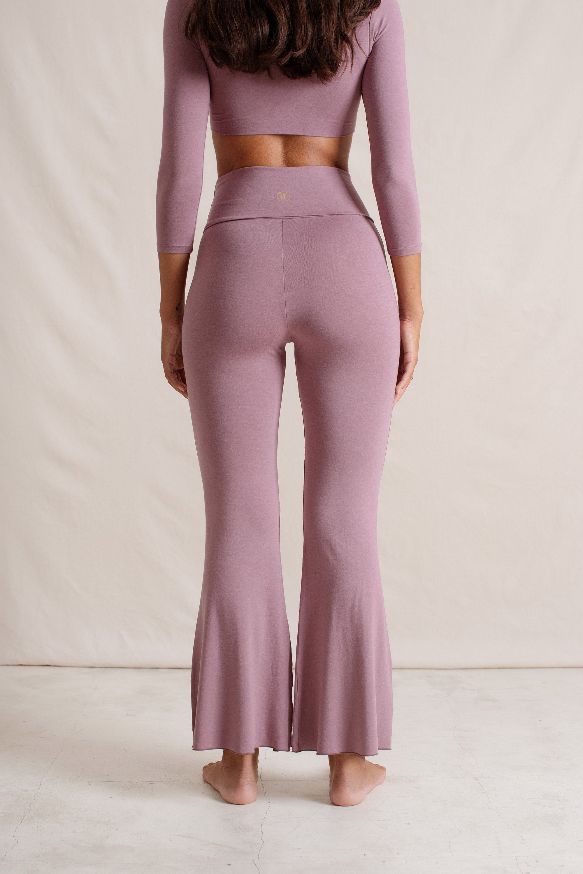 Sabi is wearing size S. Bust 86cm (33.85”), Waist 63cm (24.8”), Hips 94cm (37.00”), Height 171cm (5.6”) | Size S