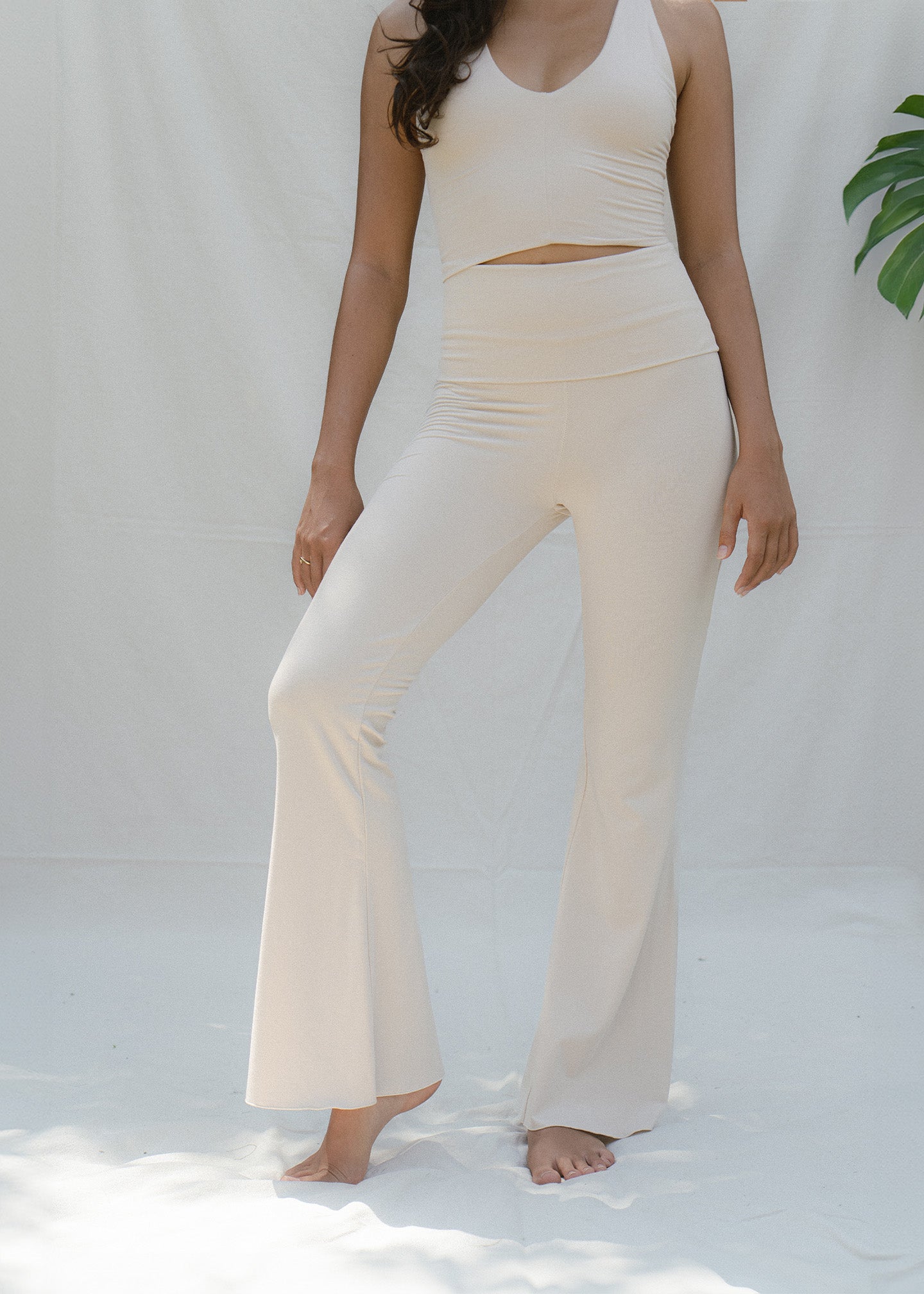 Yuki wears size XS. She is 163 cm (5.3”) tall, Waist 69cm(27.2”), Hips 75cm(29.5”) | Size XS