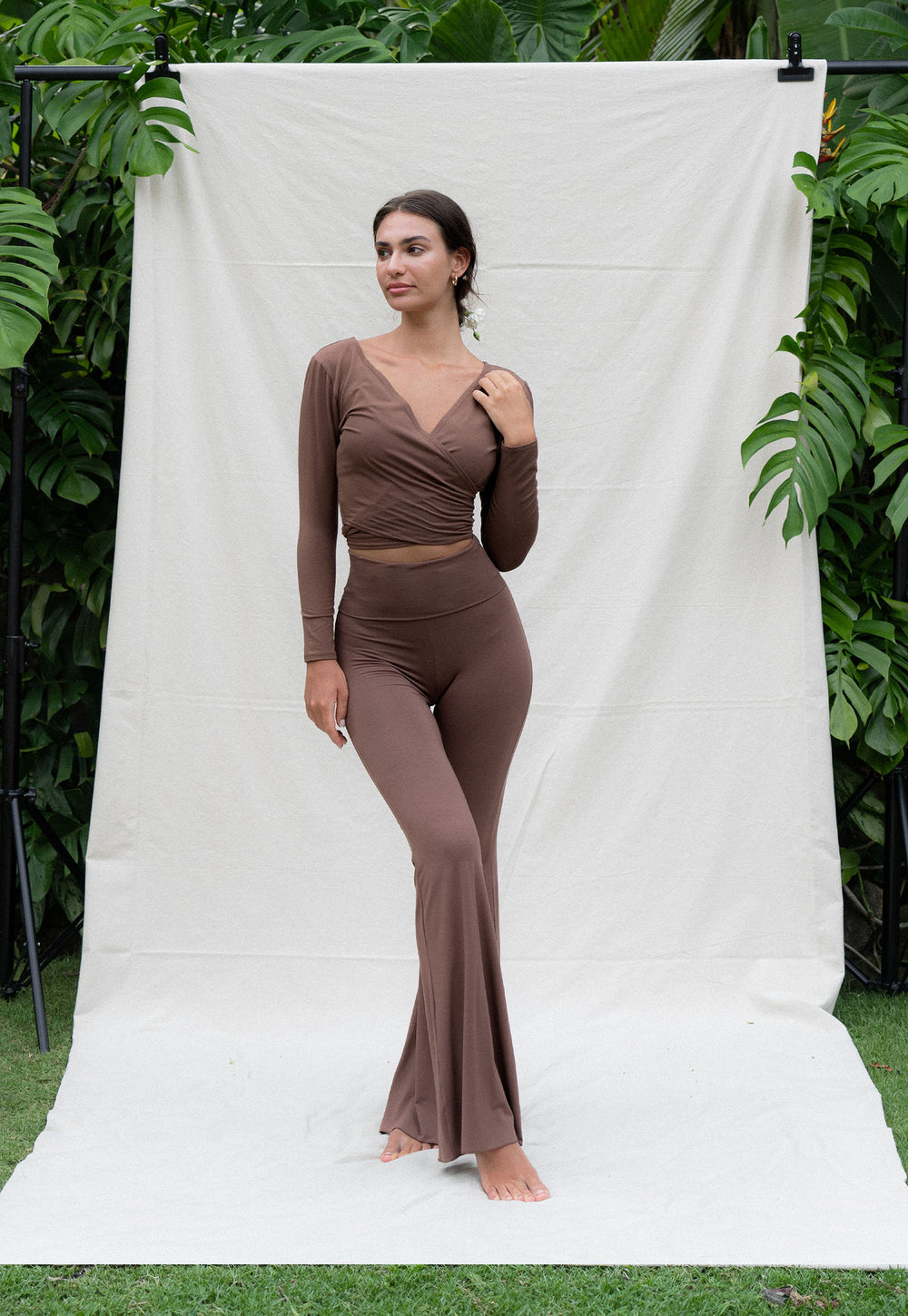 Alina is wearing size XS. She is 179cm(5.9”) tall, Waist 59cm(23.2”), Hips 95cm(37.4”) | Size XS