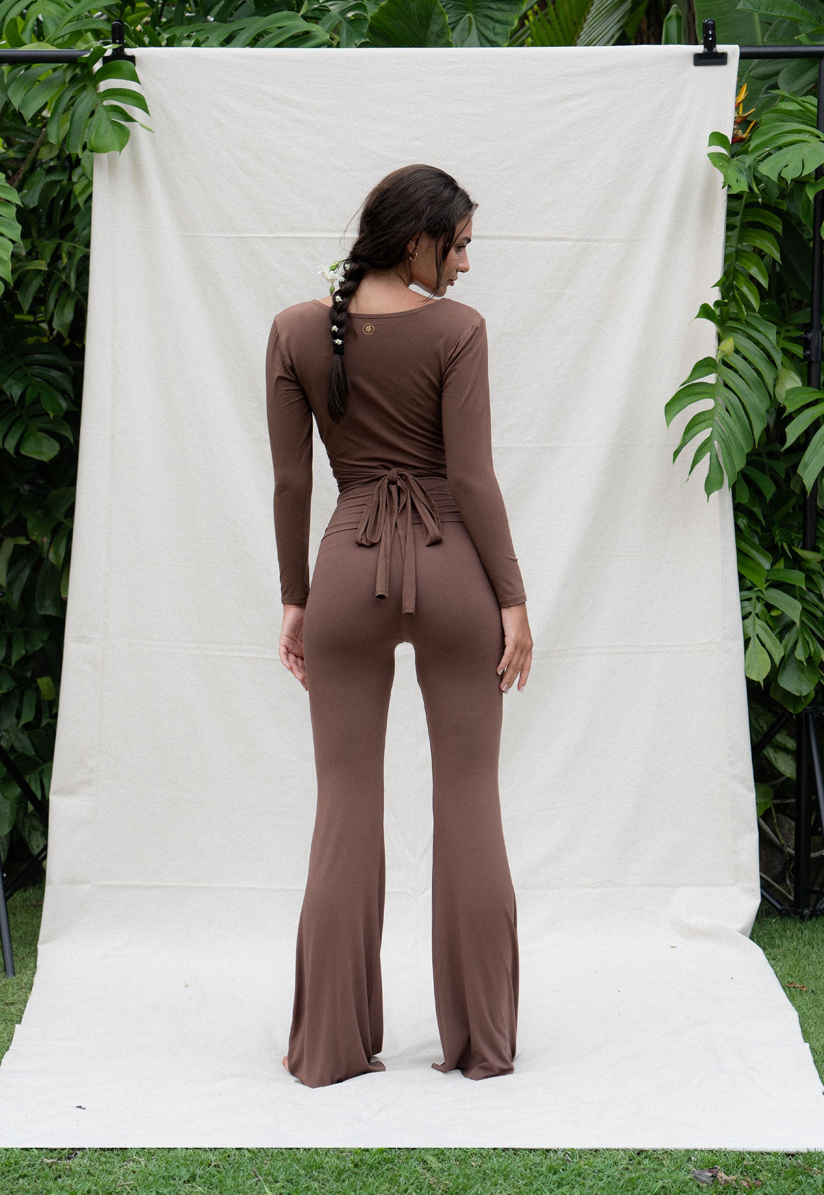 Alina is wearing size XS. She is 179cm(5.9”) tall, Waist 59cm(23.2”), Hips 95cm(37.4”) | Size XS