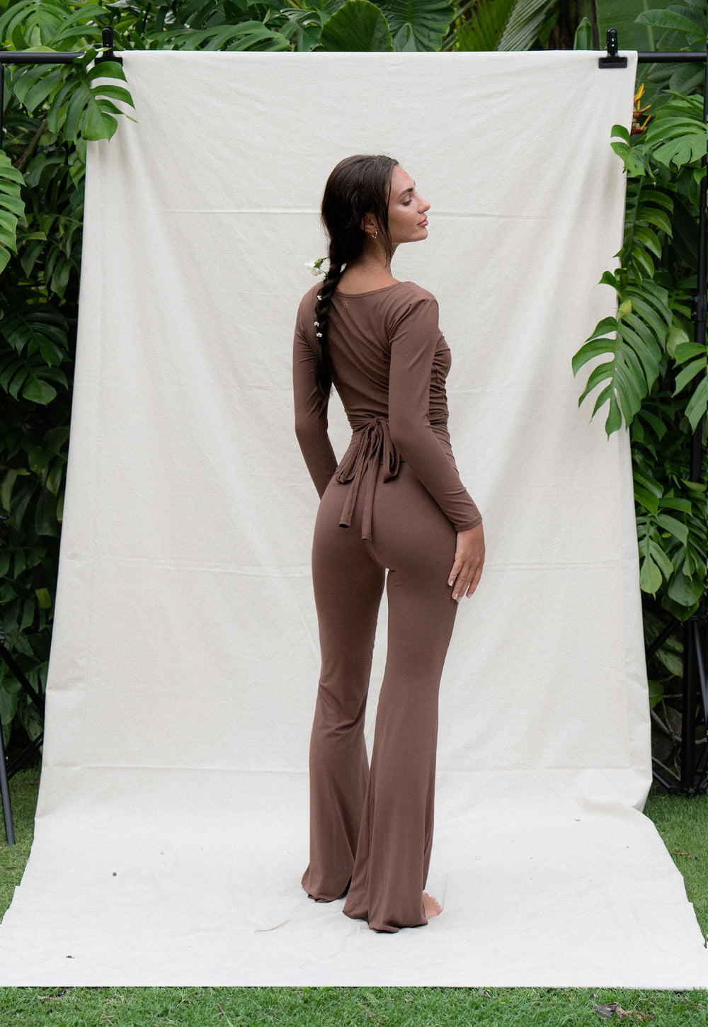 Alina is wearing size XS. She is 179cm(5.9”) tall, Waist 59cm(23.2”), Hips 95cm(37.4”) | Size XS