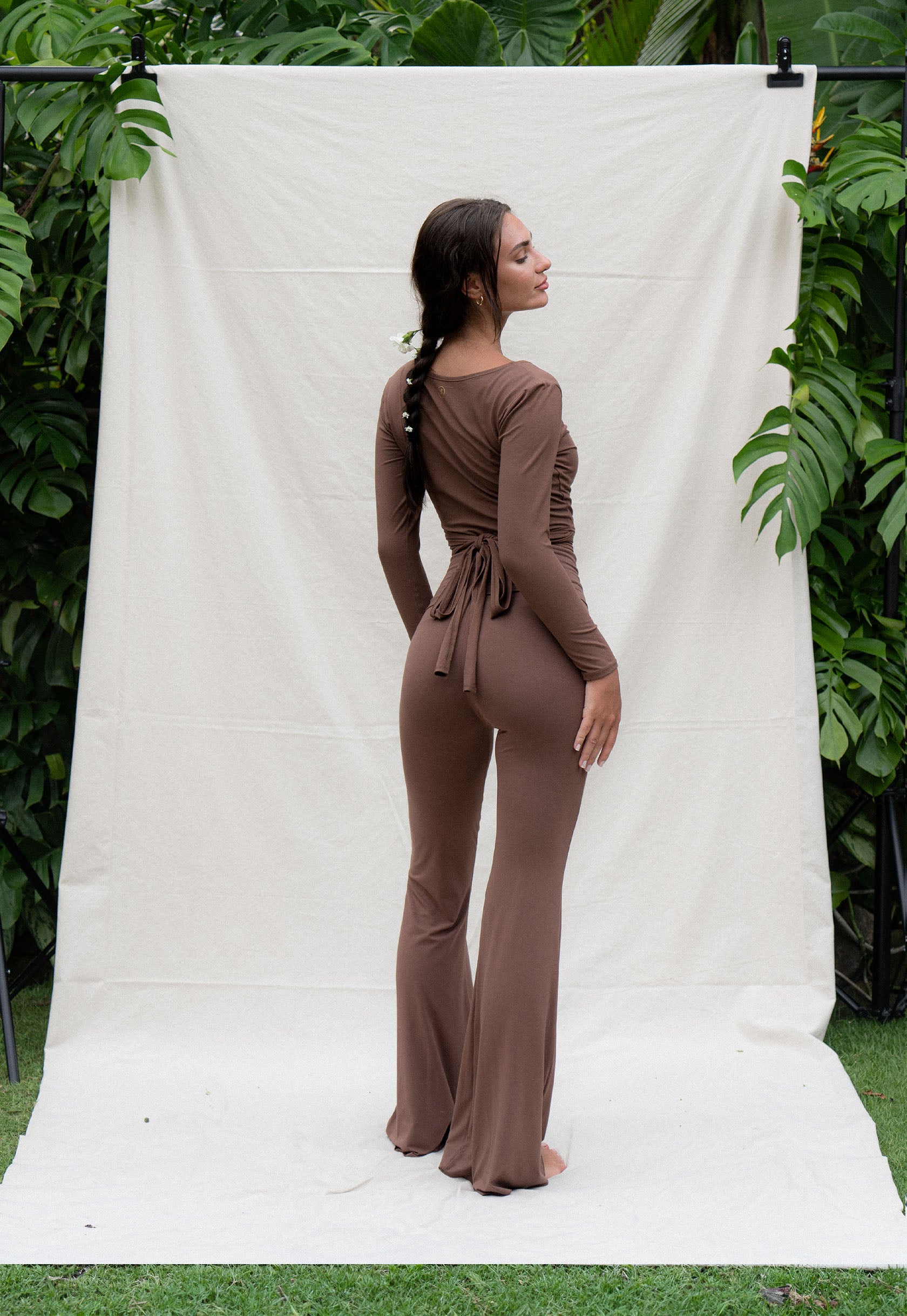 Alina is wearing size XS. She is 179cm(5.9”) tall, Waist 59cm(23.2”), Hips 95cm(37.4”) | Size XS