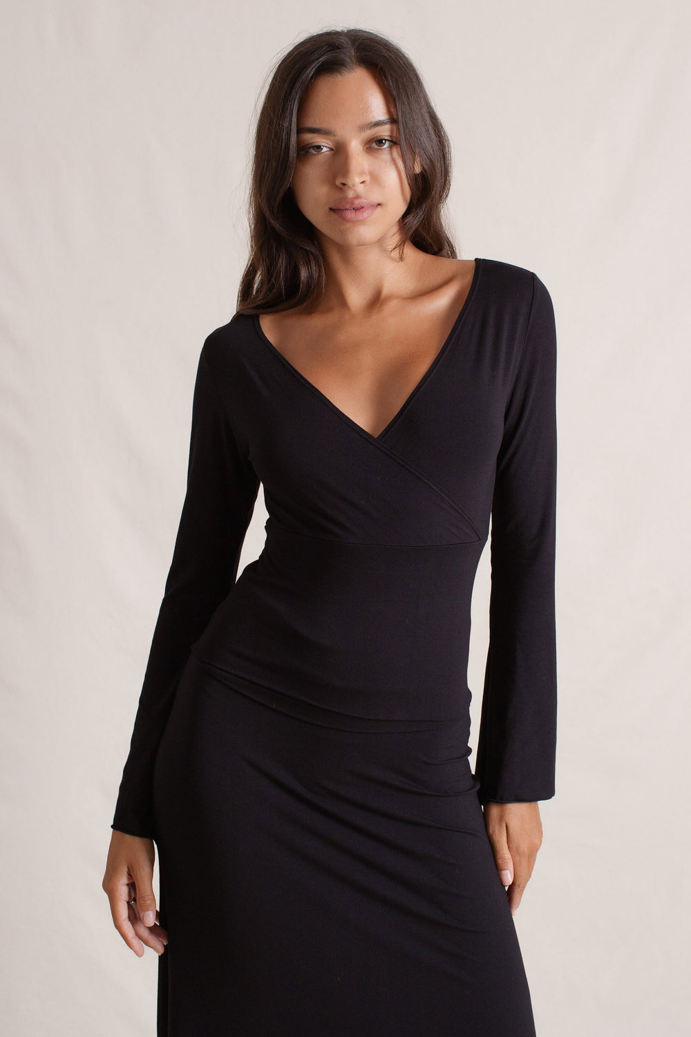 Sabi is wearing size XS/S. Bust 86cm (33.85”), Waist 63cm (24.8”), Hips 94cm (37.00”), Height 171cm (5.6”) | Size XS/S