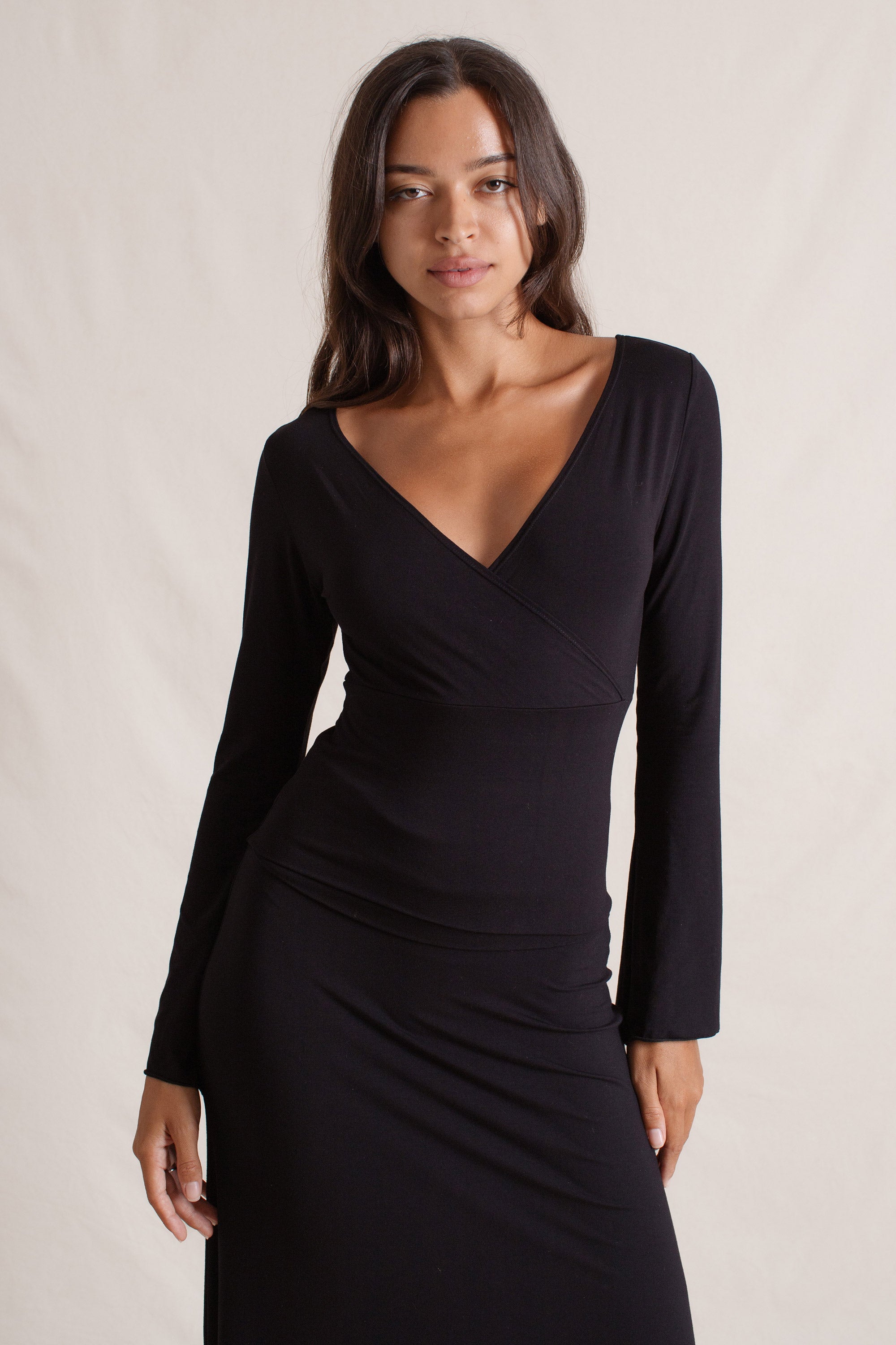 Sabi is wearing size XS/S. Bust 86cm (33.85”), Waist 63cm (24.8”), Hips 94cm (37.00”), Height 171cm (5.6”) | Size XS/S