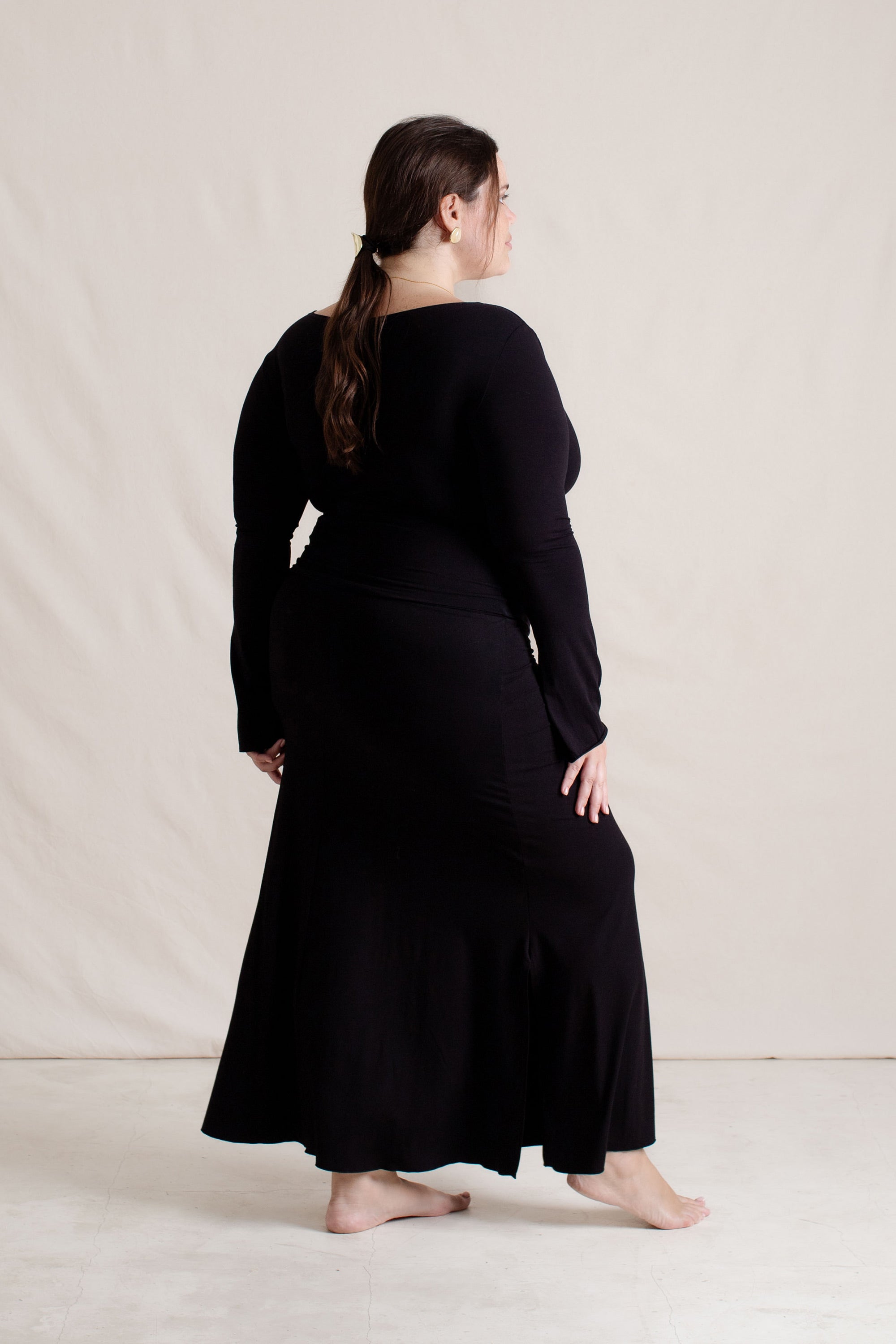 Michelle is wearing size XL/XXL. Bust 115cm (45.3”), Waist 93cm (36.6”), Hips 123cm (48.4”), Height 168cm (5.5”) | Size XL/XXL