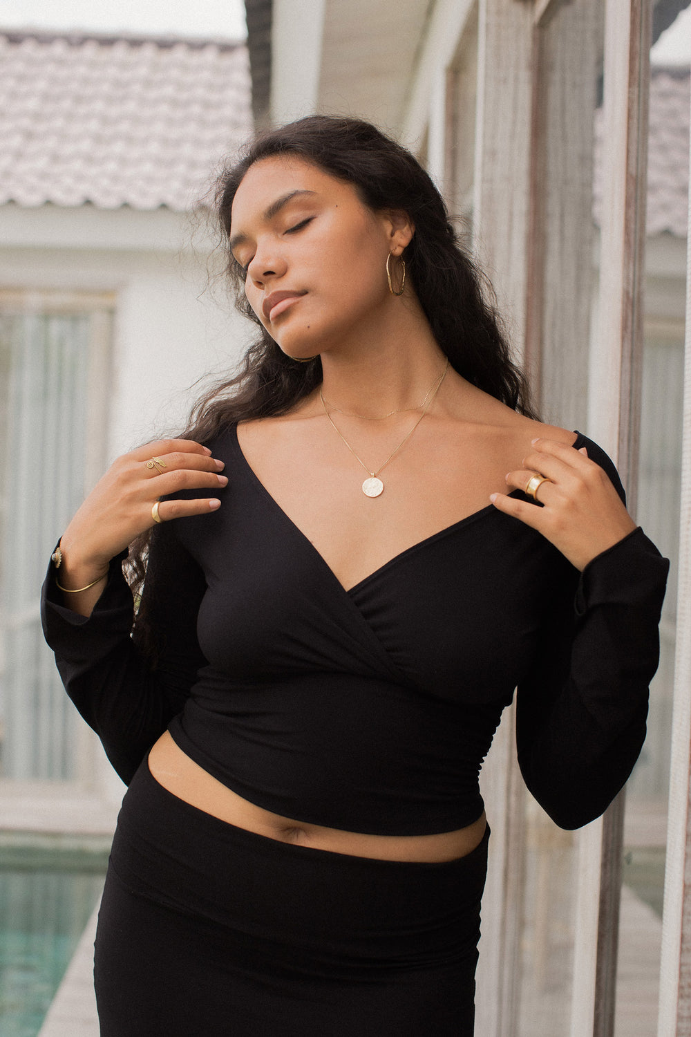 Jade is wearing size M/L. Bust 95cm (37.4”), Waist 82cm (32.28”), Hips 107cm (42.12”), Height 181cm (5.9”) | Size M/L