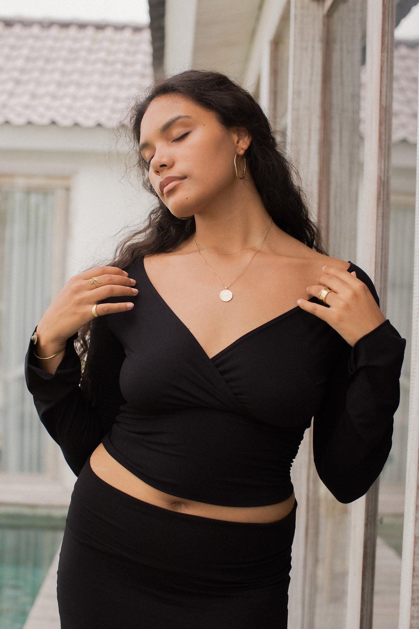 Jade is wearing size M/L. Bust 95cm (37.4”), Waist 82cm (32.28”), Hips 107cm (42.12”), Height 181cm (5.9”) | Size M/L