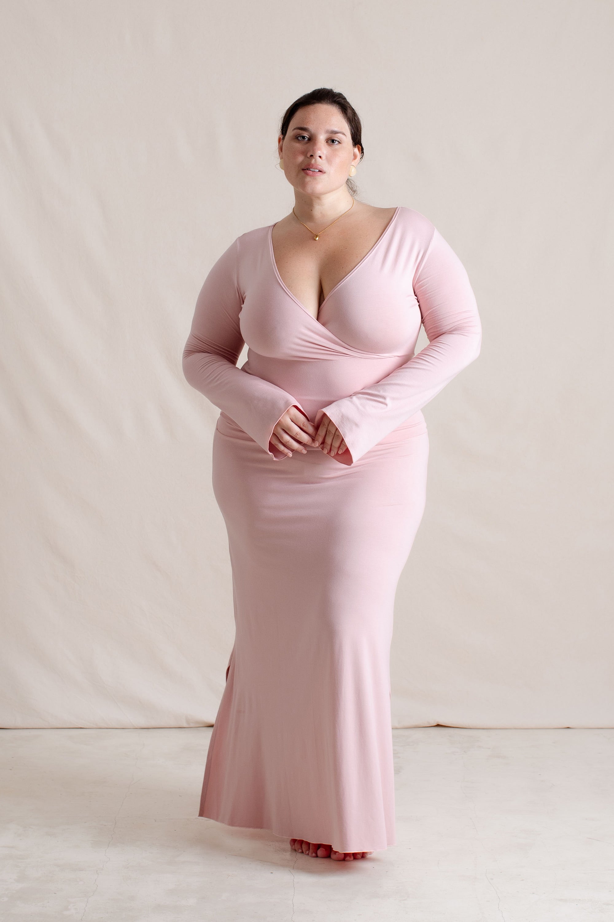 Michelle is wearing size XL/XXL. Bust 115cm (45.3”), Waist 93cm (36.6”), Hips 123cm (48.4”), Height 168cm (5.5”) | Size XL/XXL