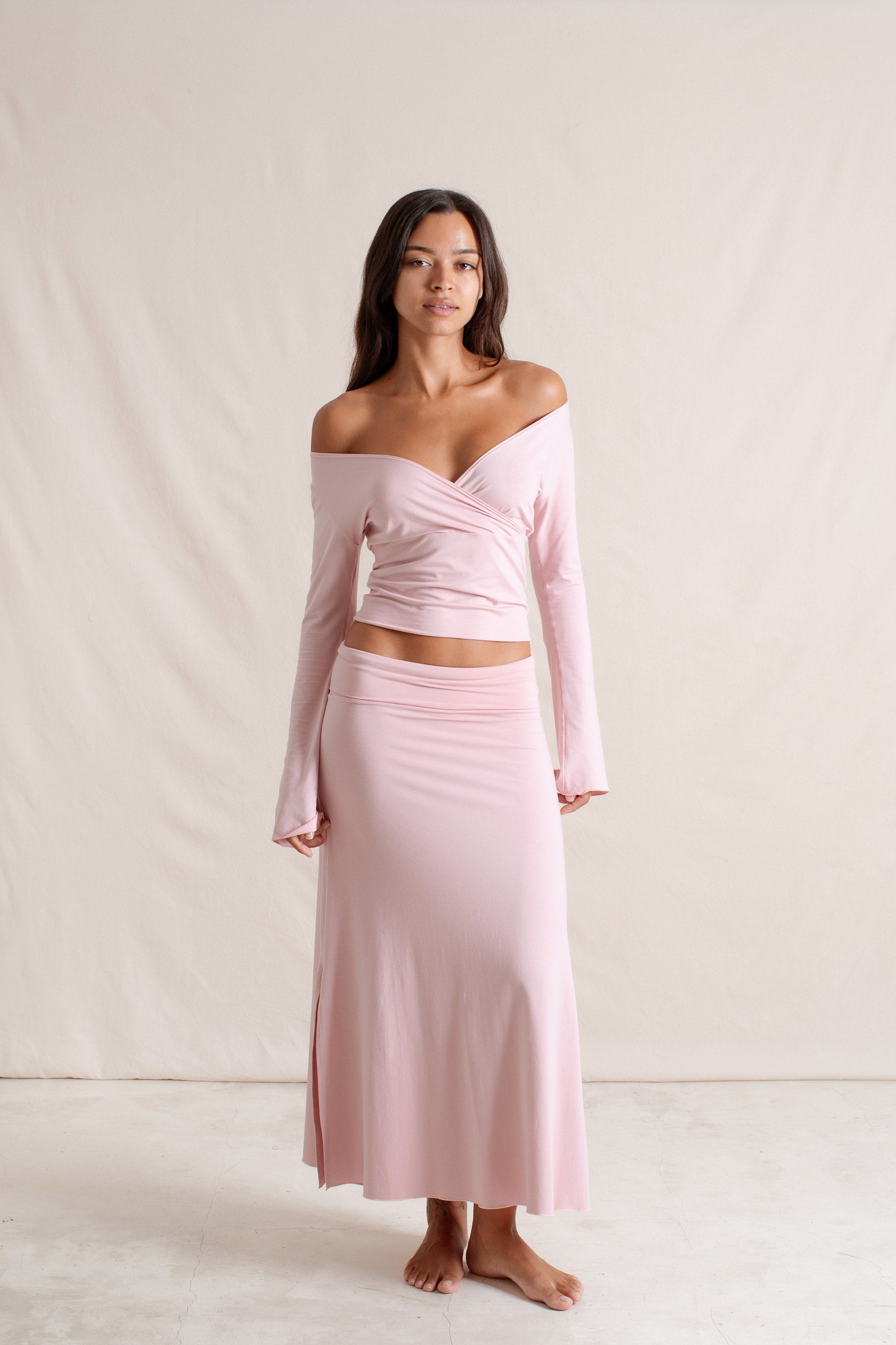 Sabi is wearing size XS/S. Bust 86cm (33.85”), Waist 63cm (24.8”), Hips 94cm (37.00”), Height 171cm (5.6”) | Size XS/S