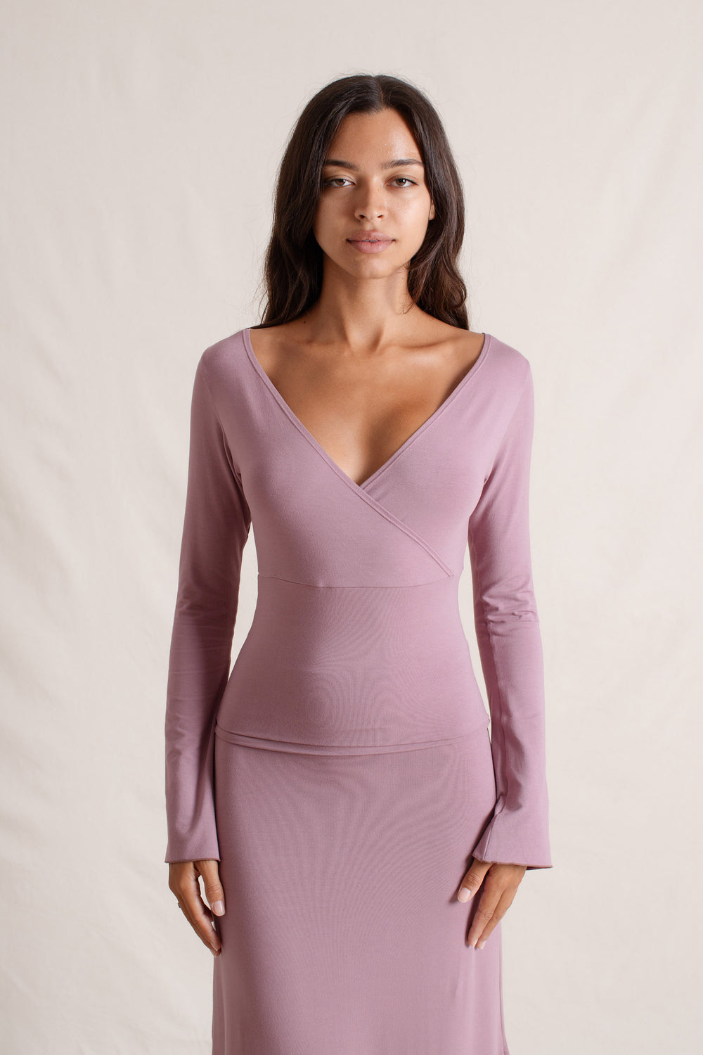 Sabi is wearing size XS/S. Bust 86cm (33.85”), Waist 63cm (24.8”), Hips 94cm (37.00”), Height 171cm (5.6”) | Size XS/S