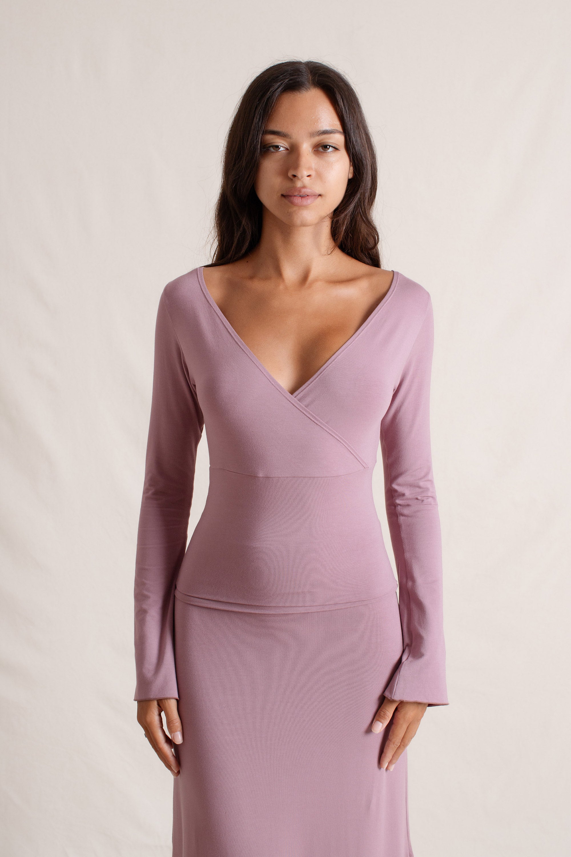 Sabi is wearing size XS/S. Bust 86cm (33.85”), Waist 63cm (24.8”), Hips 94cm (37.00”), Height 171cm (5.6”) | Size XS/S