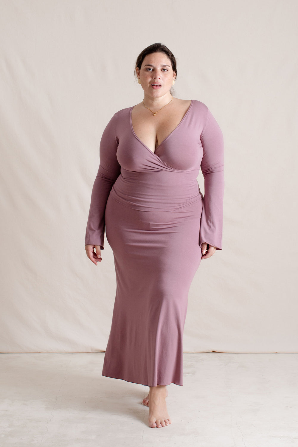 Michelle is wearing size XL/XXL. Bust 115cm (45.3”), Waist 93cm (36.6”), Hips 123cm (48.4”), Height 168cm (5.5”) | Size XL/XXL