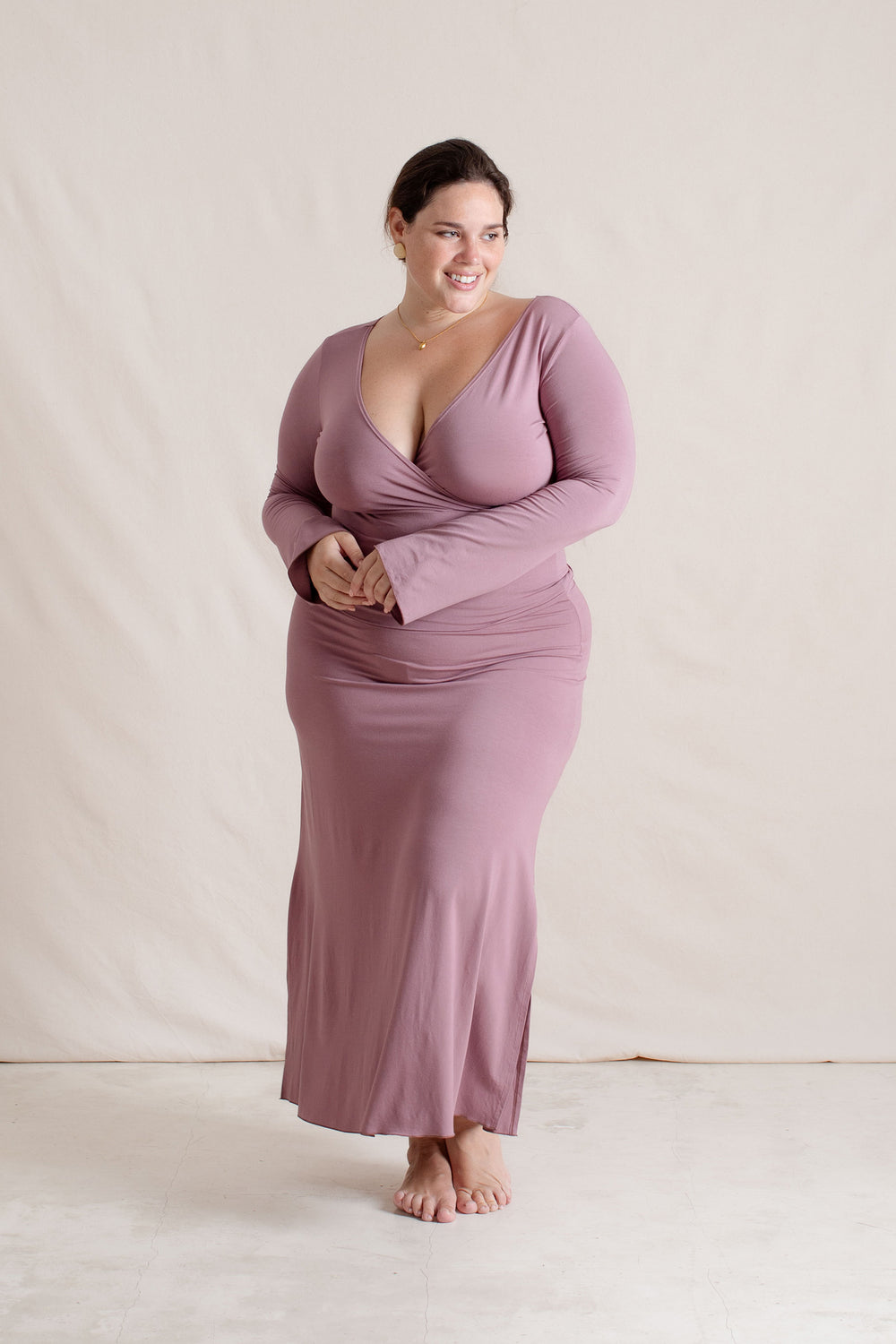 Michelle is wearing size XL/XXL. Bust 115cm (45.3”), Waist 93cm (36.6”), Hips 123cm (48.4”), Height 168cm (5.5”) | Size XL/XXL