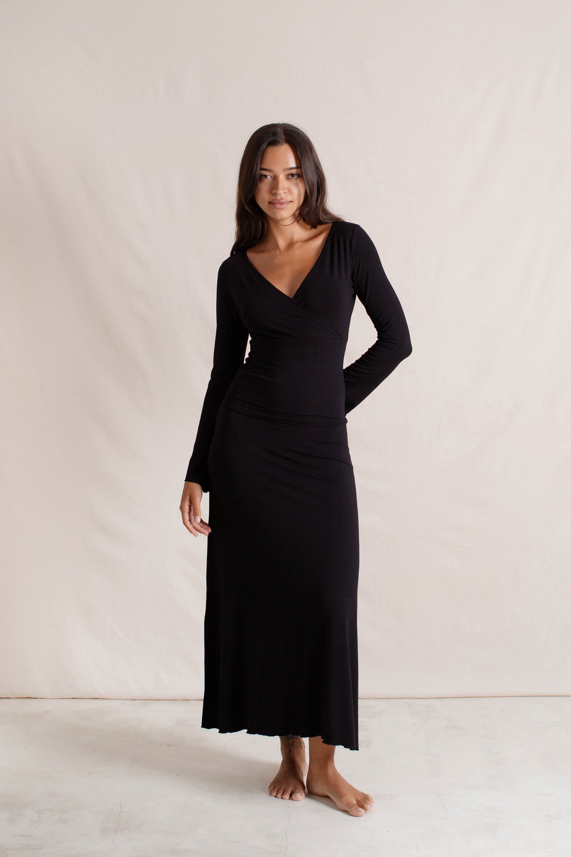 Sabi is wearing size S/M. Bust 86cm (33.85”), Waist 63cm (24.8”), Hips 94cm (37.00”), Height 171cm (5.6”) | Size S/M