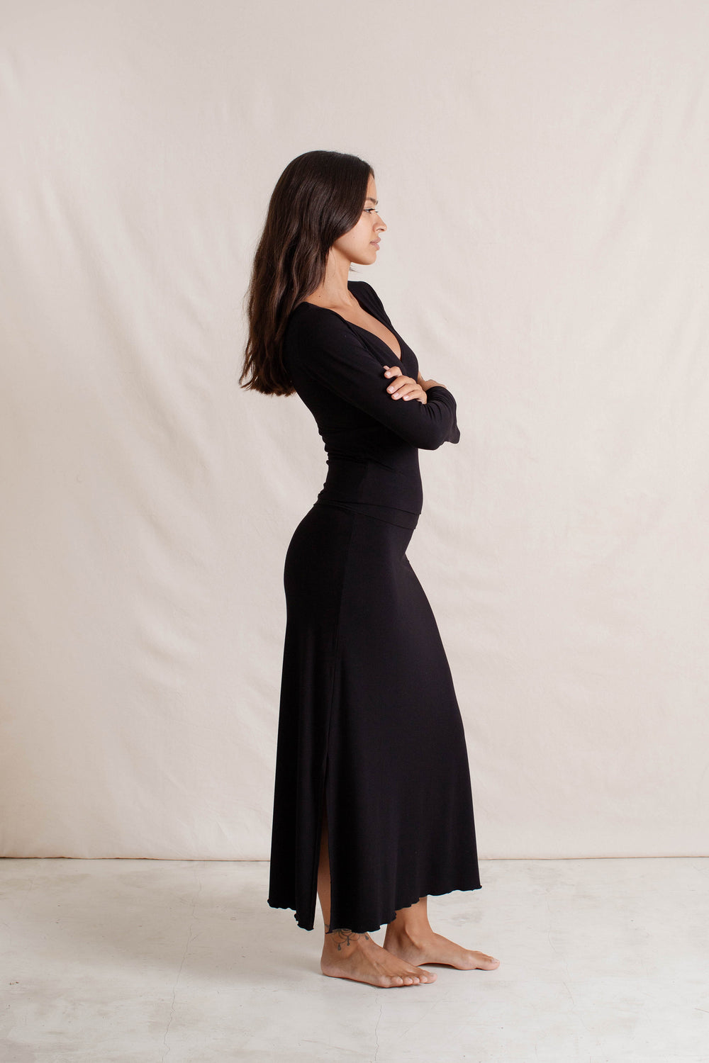 Sabi is wearing size S/M. Bust 86cm (33.85”), Waist 63cm (24.8”), Hips 94cm (37.00”), Height 171cm (5.6”) | Size S/M