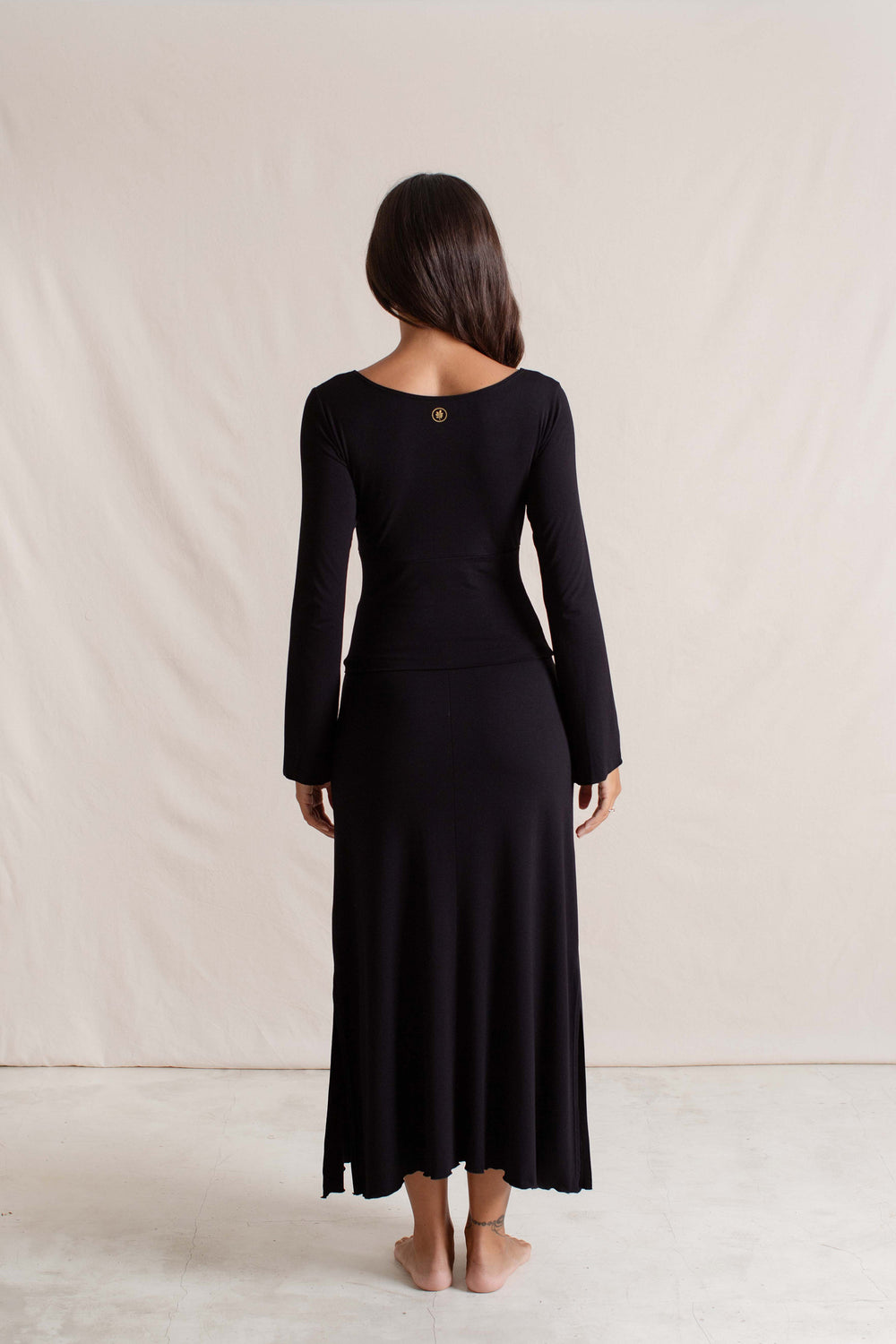 Sabi is wearing size S/M. Bust 86cm (33.85”), Waist 63cm (24.8”), Hips 94cm (37.00”), Height 171cm (5.6”) | Size S/M