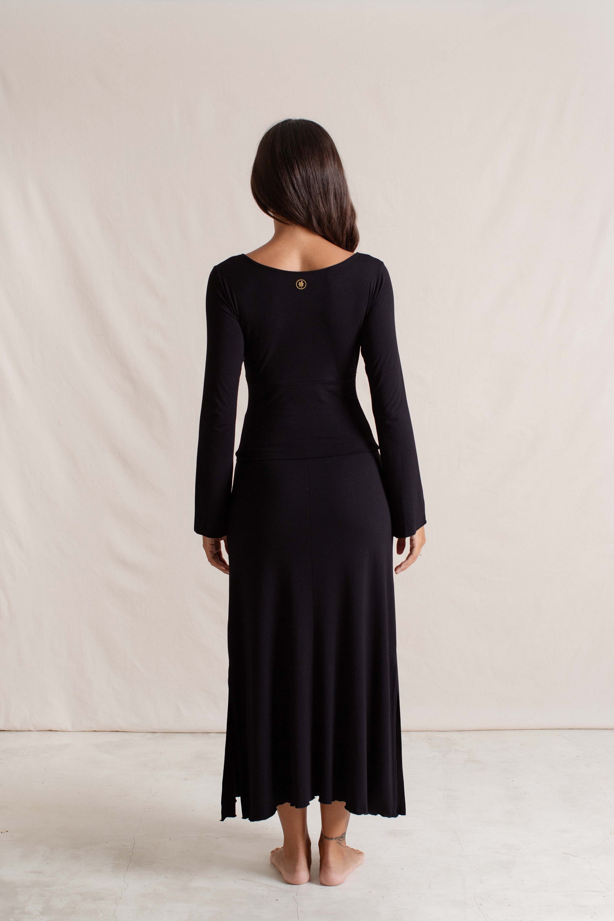 Sabi is wearing size S/M. Bust 86cm (33.85”), Waist 63cm (24.8”), Hips 94cm (37.00”), Height 171cm (5.6”) | Size S/M