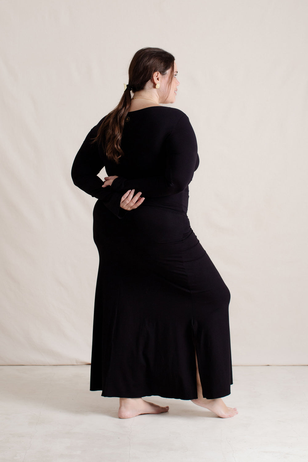 Michelle is wearing size XXL/3XL. Bust 115cm (45.3”), Waist 93cm (36.6”), Hips 123cm (48.4”), Height 168cm (5.5”) | Size XXL/3XL