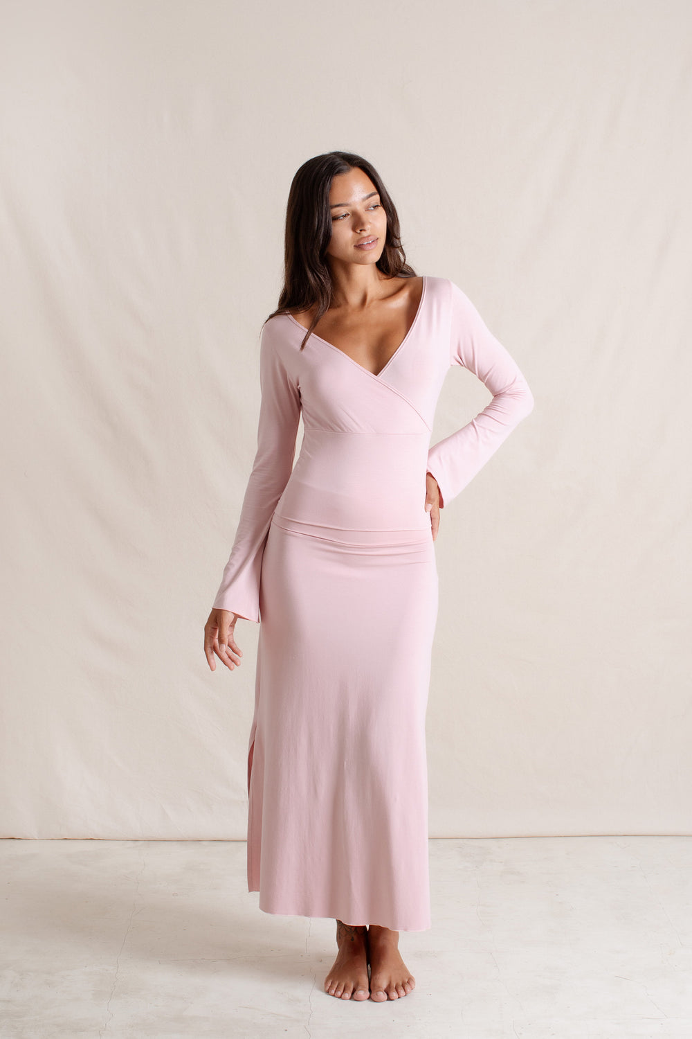 Sabi is wearing size S/M. Bust 86cm (33.85”), Waist 63cm (24.8”), Hips 94cm (37.00”), Height 171cm (5.6”) | Size S/M