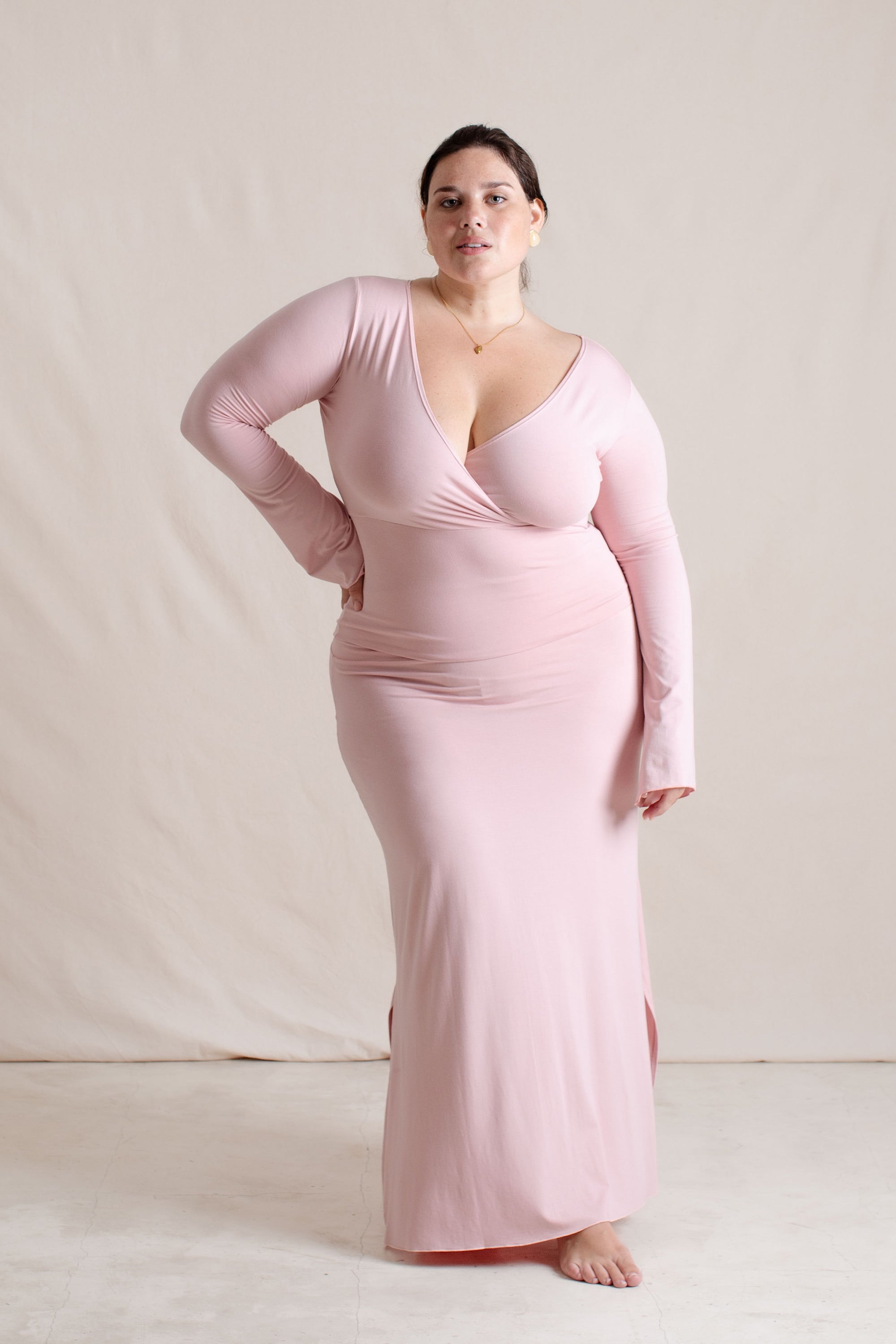 Michelle is wearing size XXL/3XL. Bust 115cm (45.3”), Waist 93cm (36.6”), Hips 123cm (48.4”), Height 168cm (5.5”) | Size XXL/3XL