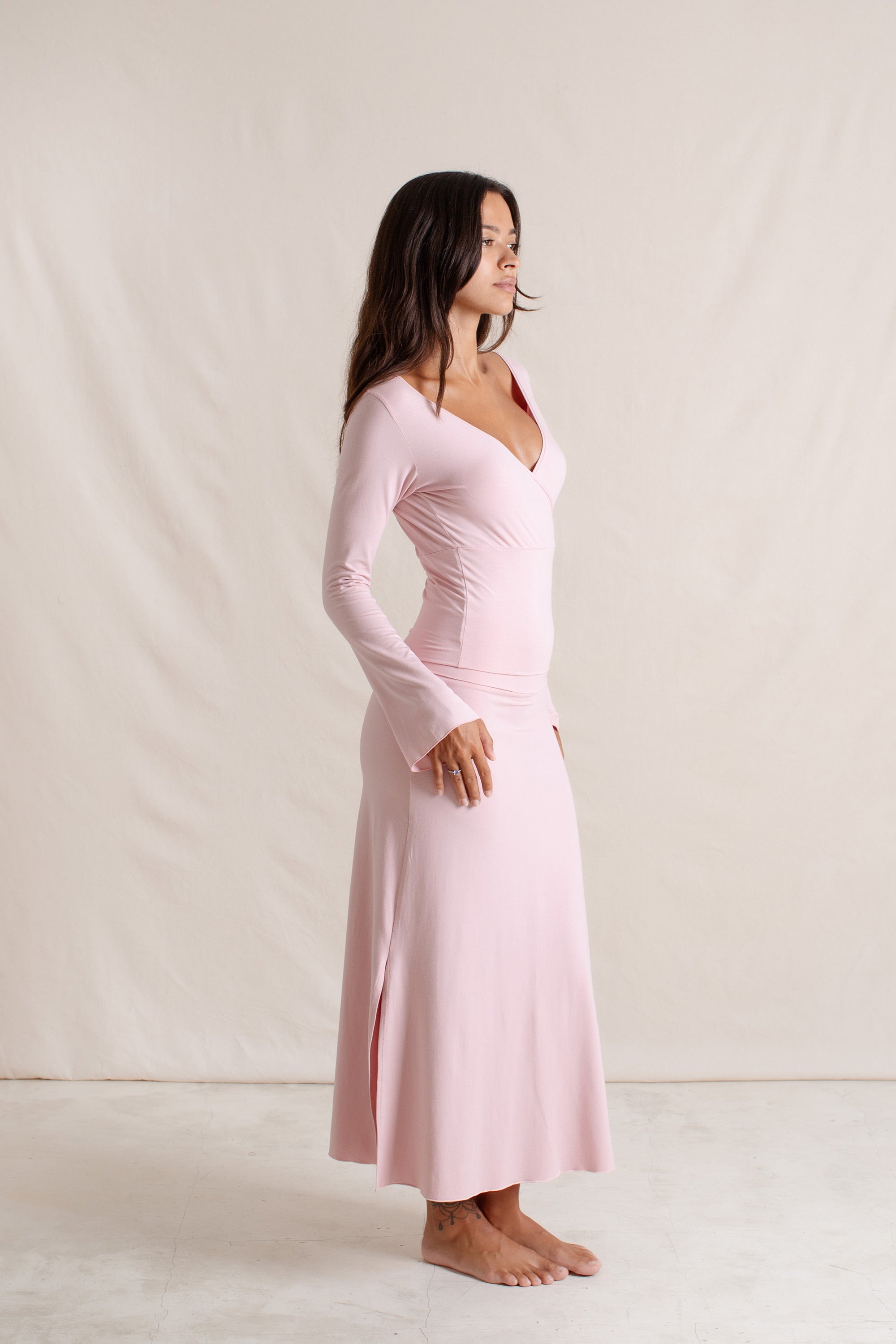 Sabi is wearing size S/M. Bust 86cm (33.85”), Waist 63cm (24.8”), Hips 94cm (37.00”), Height 171cm (5.6”) | Size S/M