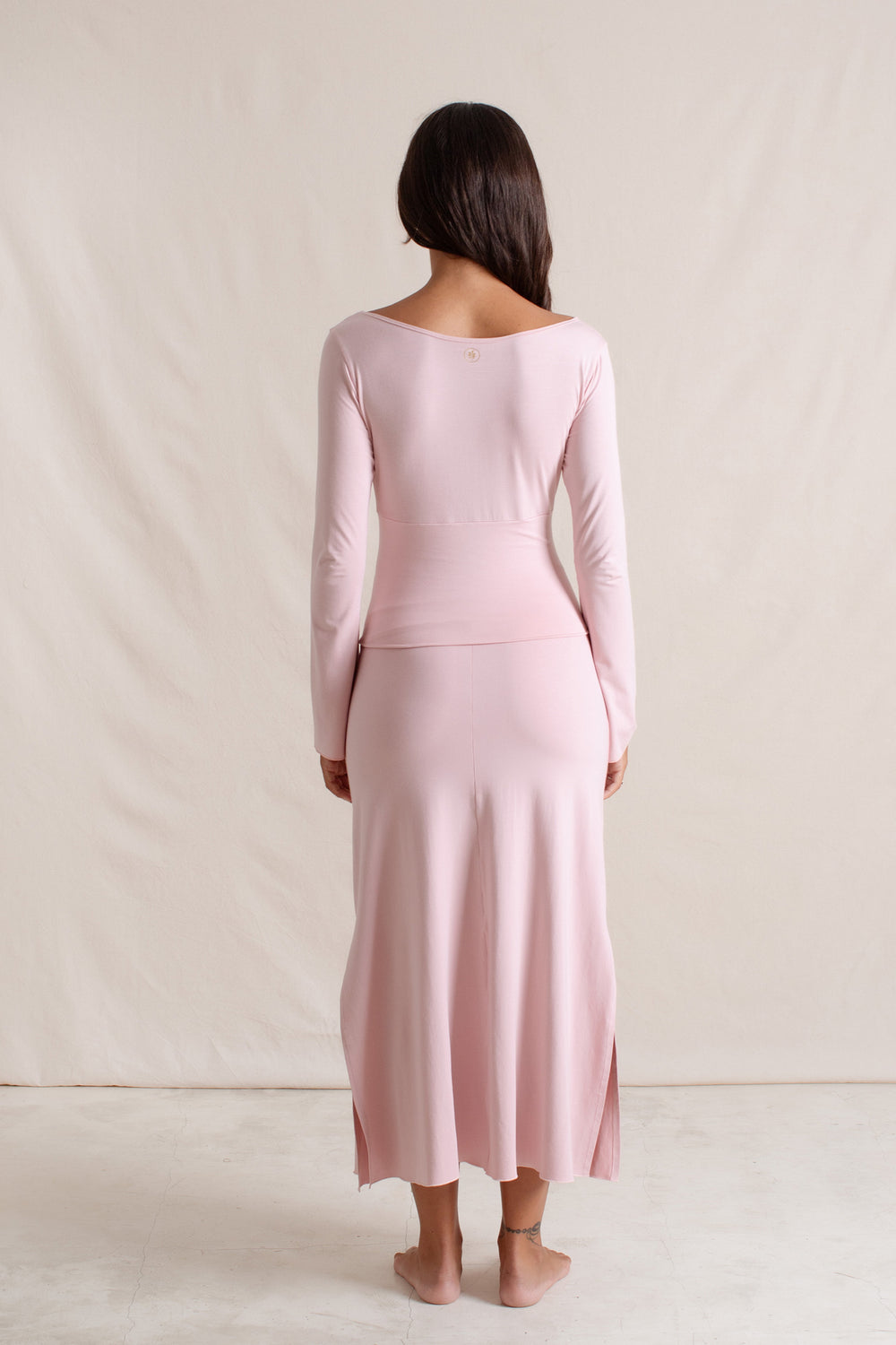 Sabi is wearing size S/M. Bust 86cm (33.85”), Waist 63cm (24.8”), Hips 94cm (37.00”), Height 171cm (5.6”) | Size S/M