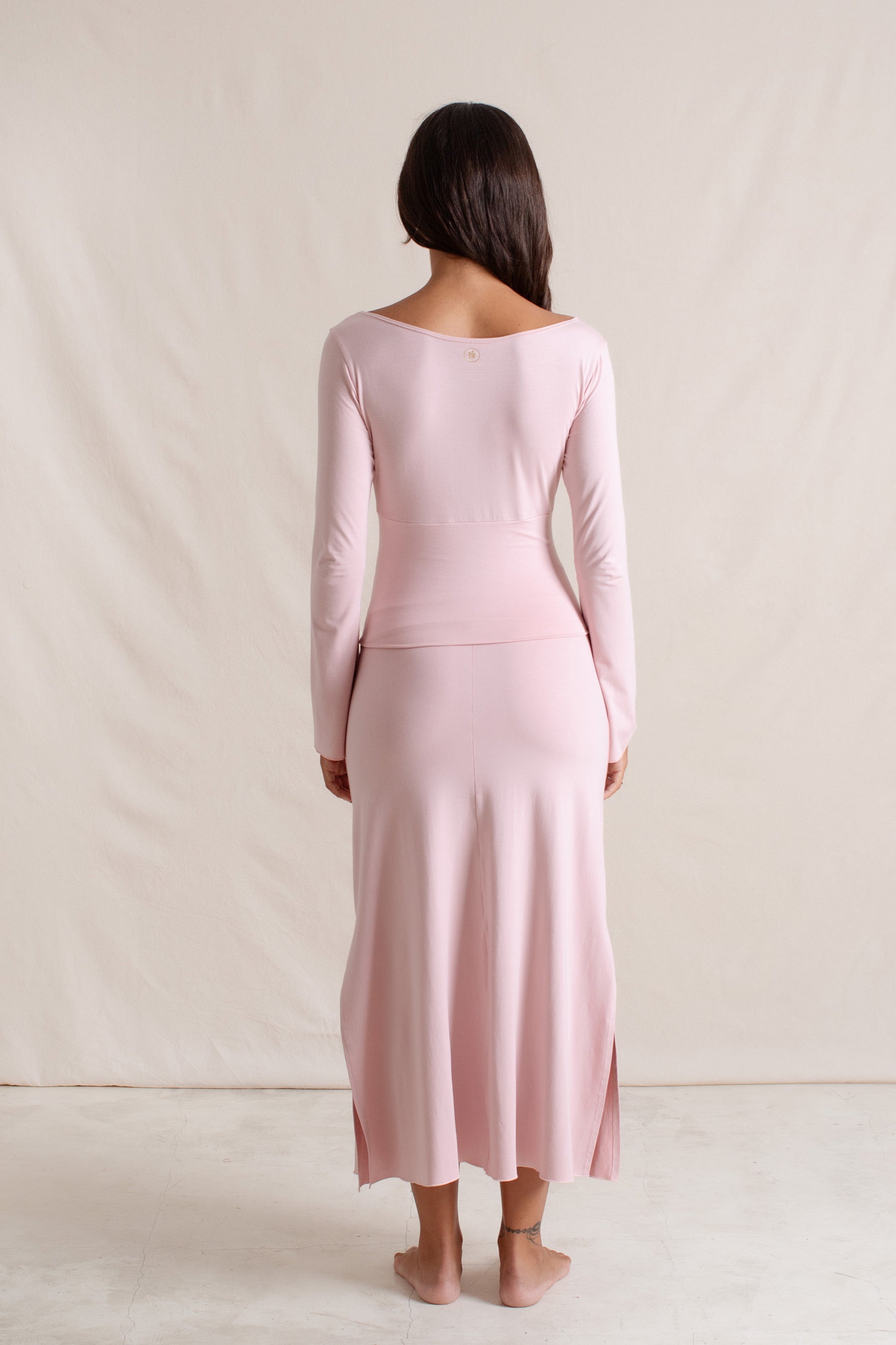 Sabi is wearing size S/M. Bust 86cm (33.85”), Waist 63cm (24.8”), Hips 94cm (37.00”), Height 171cm (5.6”) | Size S/M