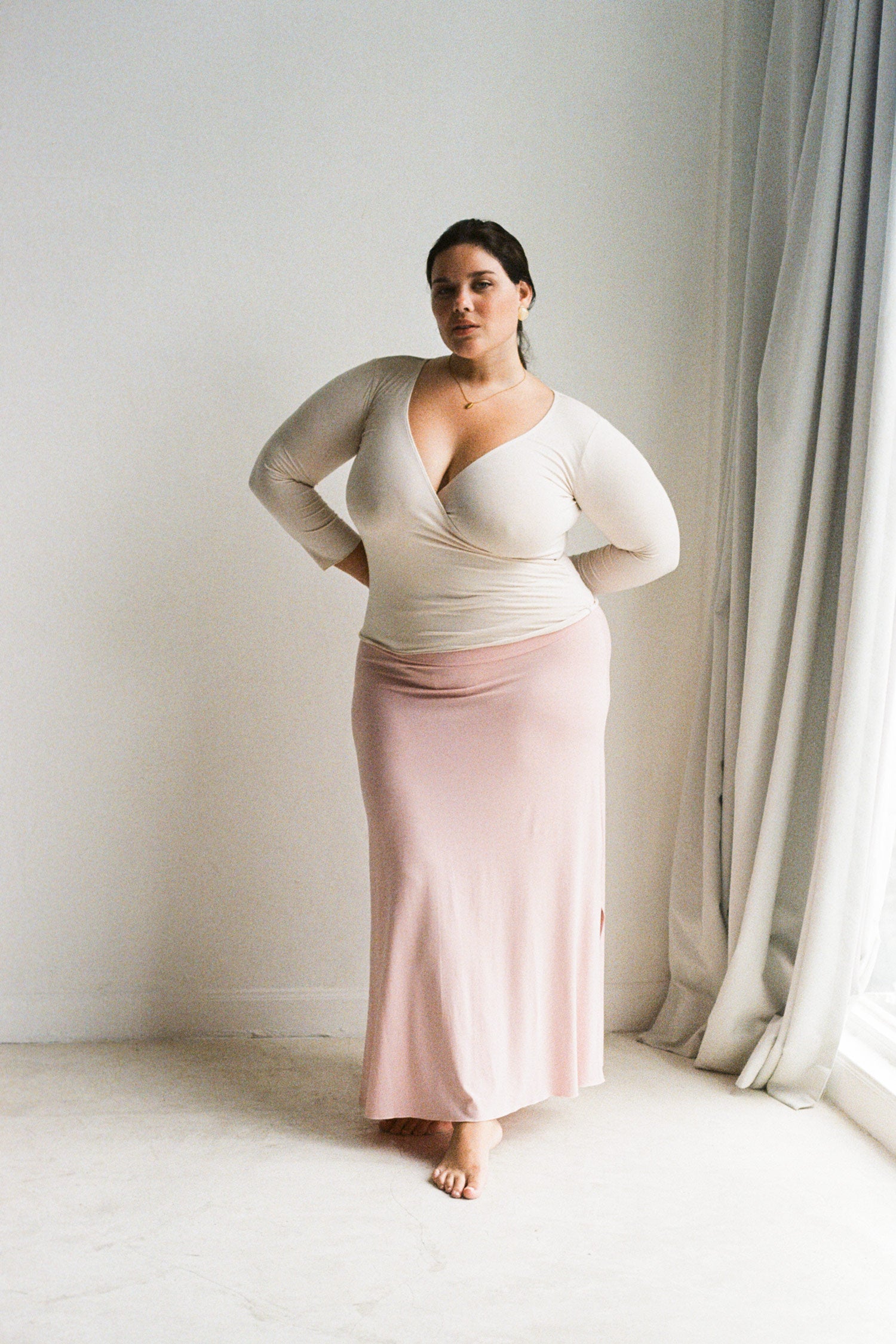 Michelle is wearing size XXL/3XL. Bust 115cm (45.3”), Waist 93cm (36.6”), Hips 123cm (48.4”), Height 168cm (5.5”) | Size XXL/3XL