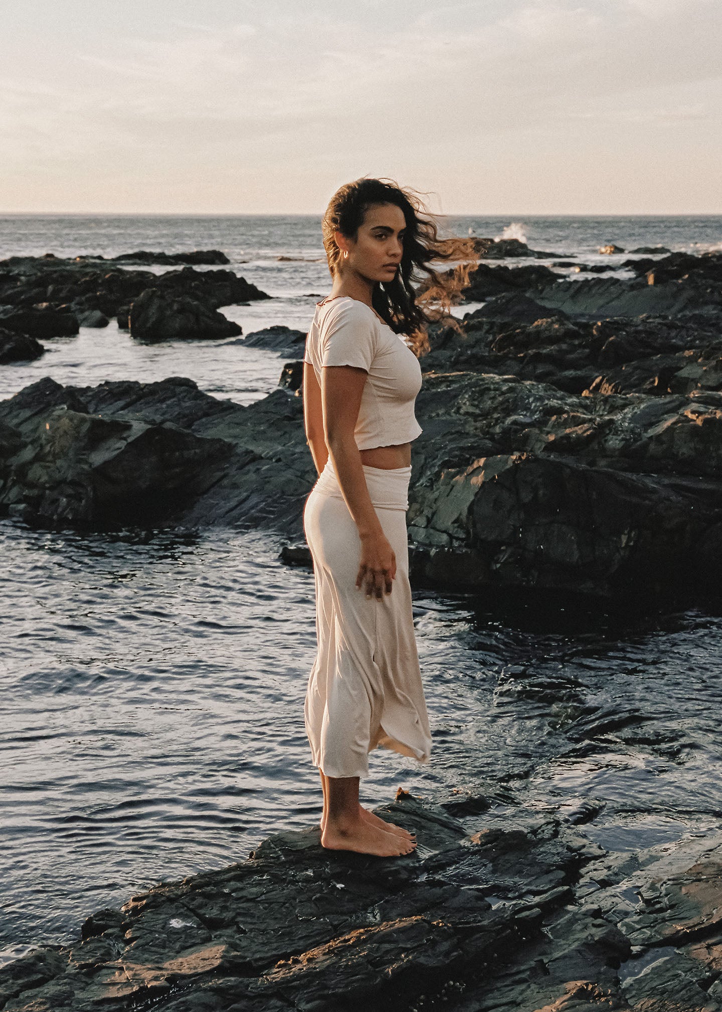 Jess is wearing size XS. She is 169cm(5.5”) tall, Bust 81cm(31.5”), Waist 64cm(25.2”), Hips 94cm(37”) | Size XS