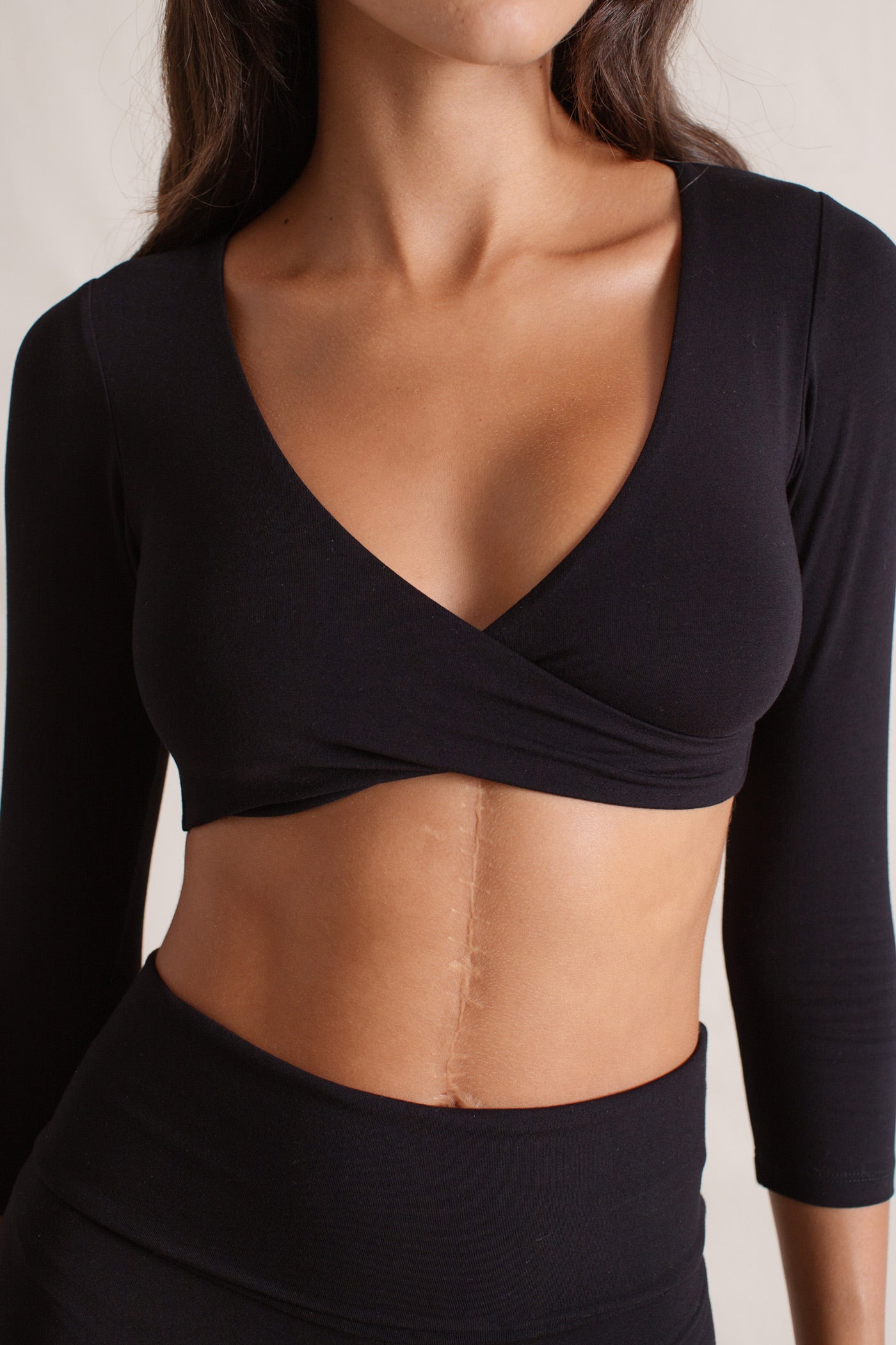 Sabi is wearing size XS. Bust 86cm (33.85”), Waist 63cm (24.8”), Hips 94cm (37.00”), Height 171cm (5.6”) | Size XS