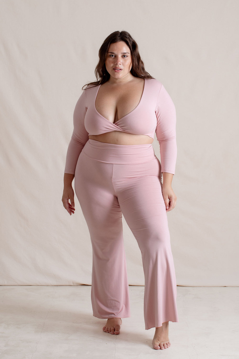 Michelle is wearing size XXL. Bust 115cm (45.3”), Waist 93cm (36.6”), Hips 123cm (48.4”), Height 168cm (5.5”) | Size XXL