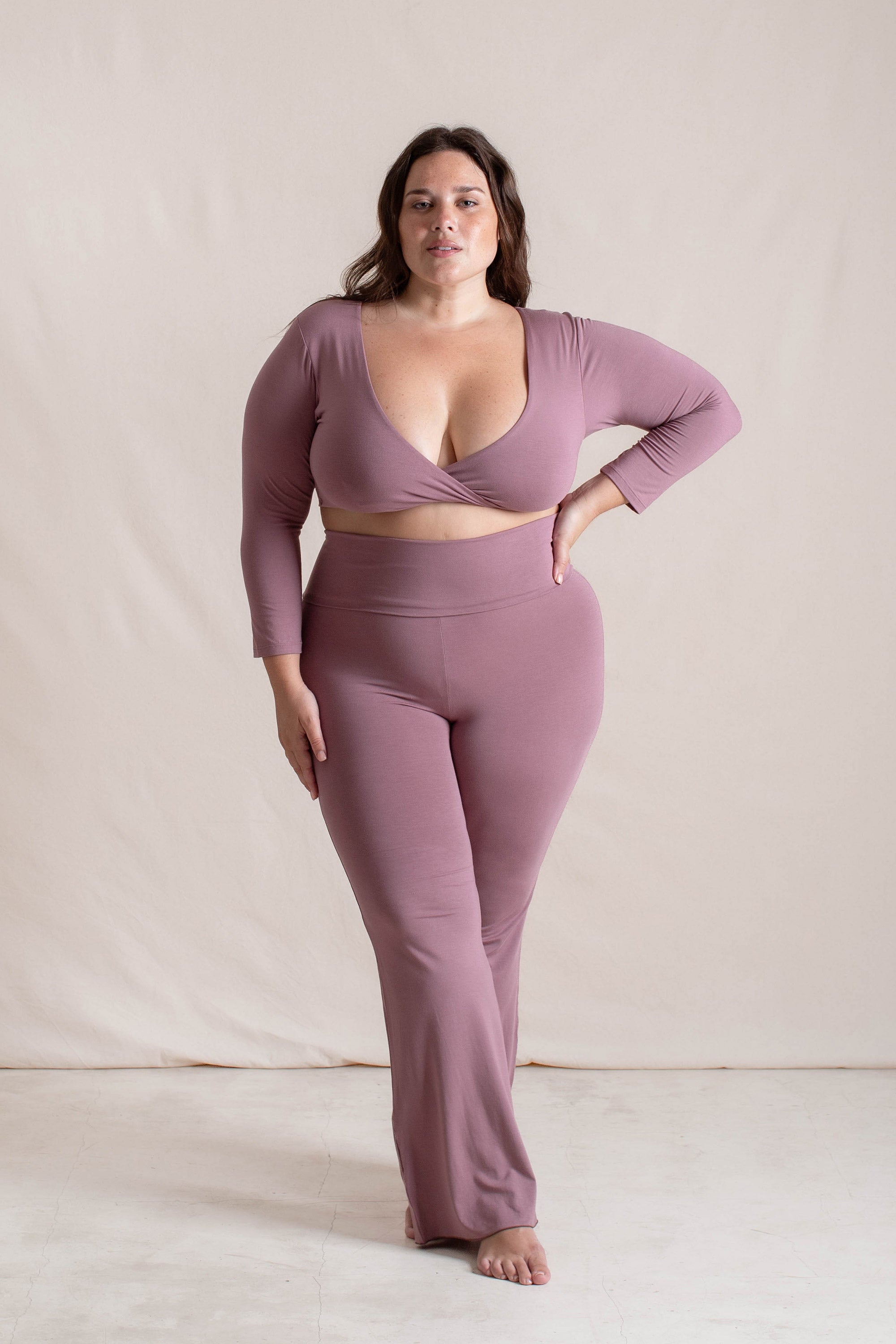 Michelle is wearing size XXL. Bust 115cm (45.3”), Waist 93cm (36.6”), Hips 123cm (48.4”), Height 168cm (5.5”) | Size XXL
