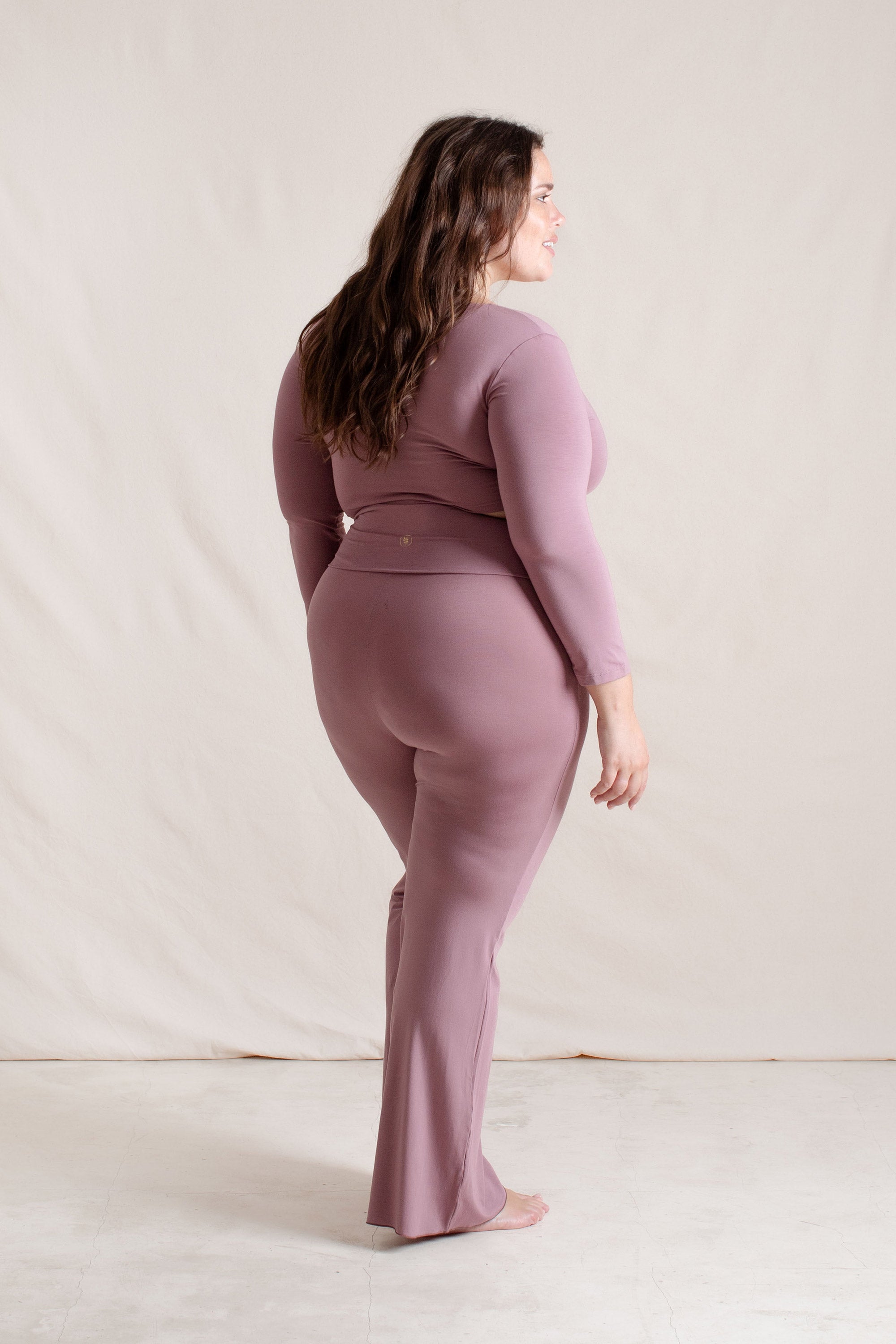Michelle is wearing size XXL. Bust 115cm (45.3”), Waist 93cm (36.6”), Hips 123cm (48.4”), Height 168cm (5.5”) | Size XXL